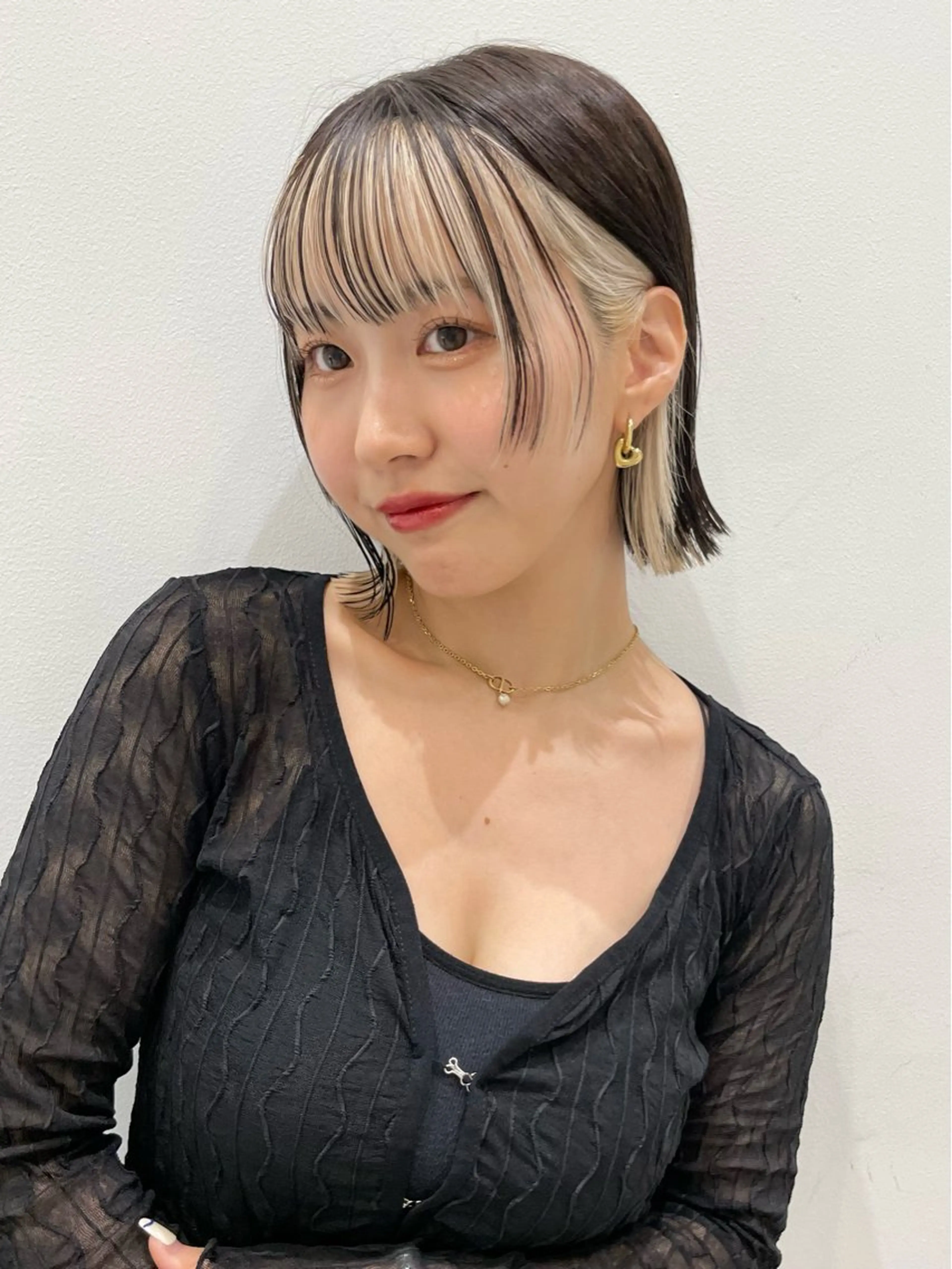 ミディアム ボブレイヤー ボブ くびれヘア 顔まわりレイヤー 髪質改善 ボブ/デザインカラー /表参道/新井美有紀のヘアスタイル