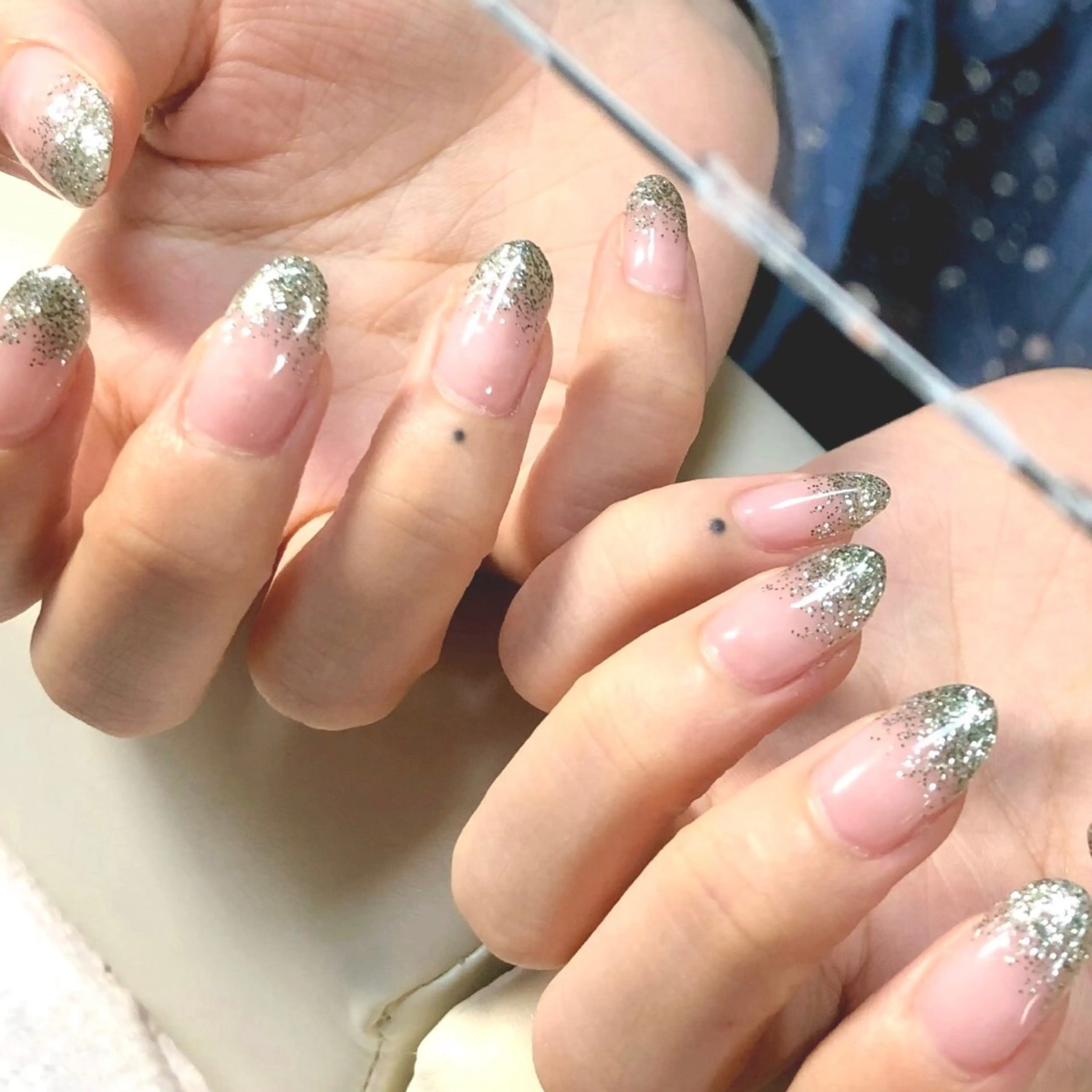 ネイル グラデーション キラキラネイル ラメ(グリッター) ラメグラデーション シンプルネイル ハンドネイル salon *meehoのネイルデザイン