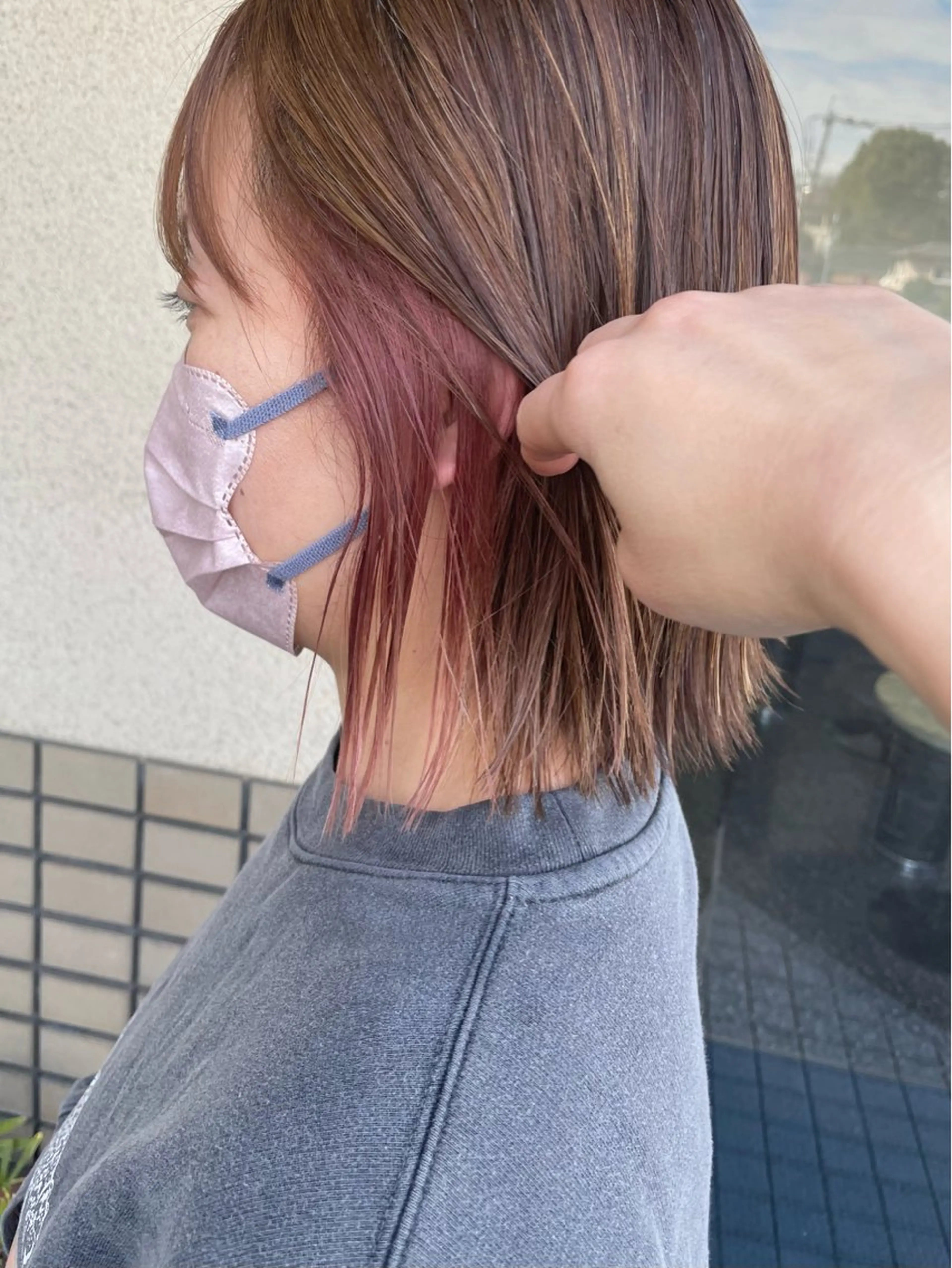 ミディアム カラー 切りっぱなしボブ イヤリングカラー ピンクカラー ボブ ヘアカラー 沢田 瞳のヘアスタイル