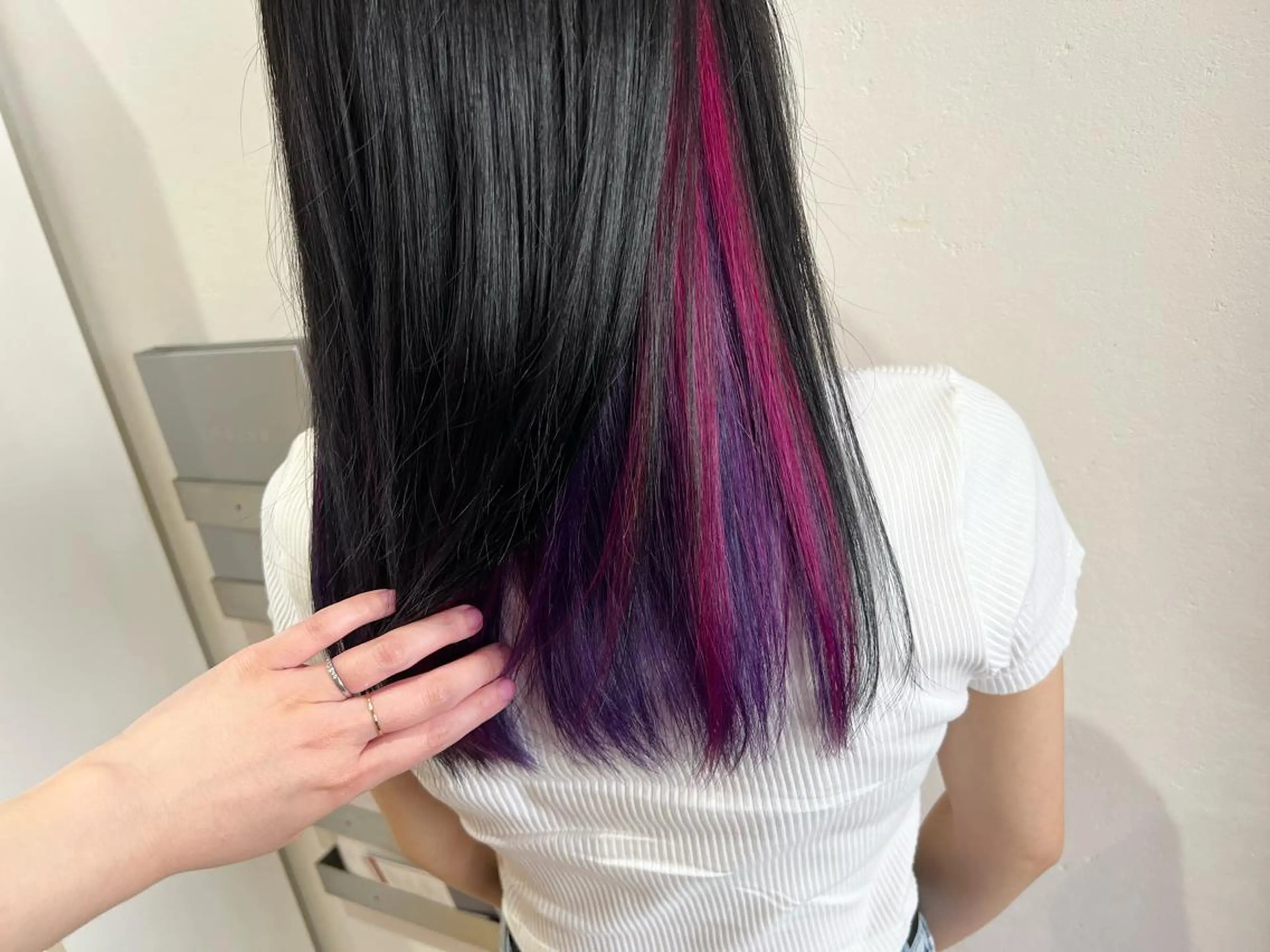 ロング カラー 蓮見  友里のヘアスタイル