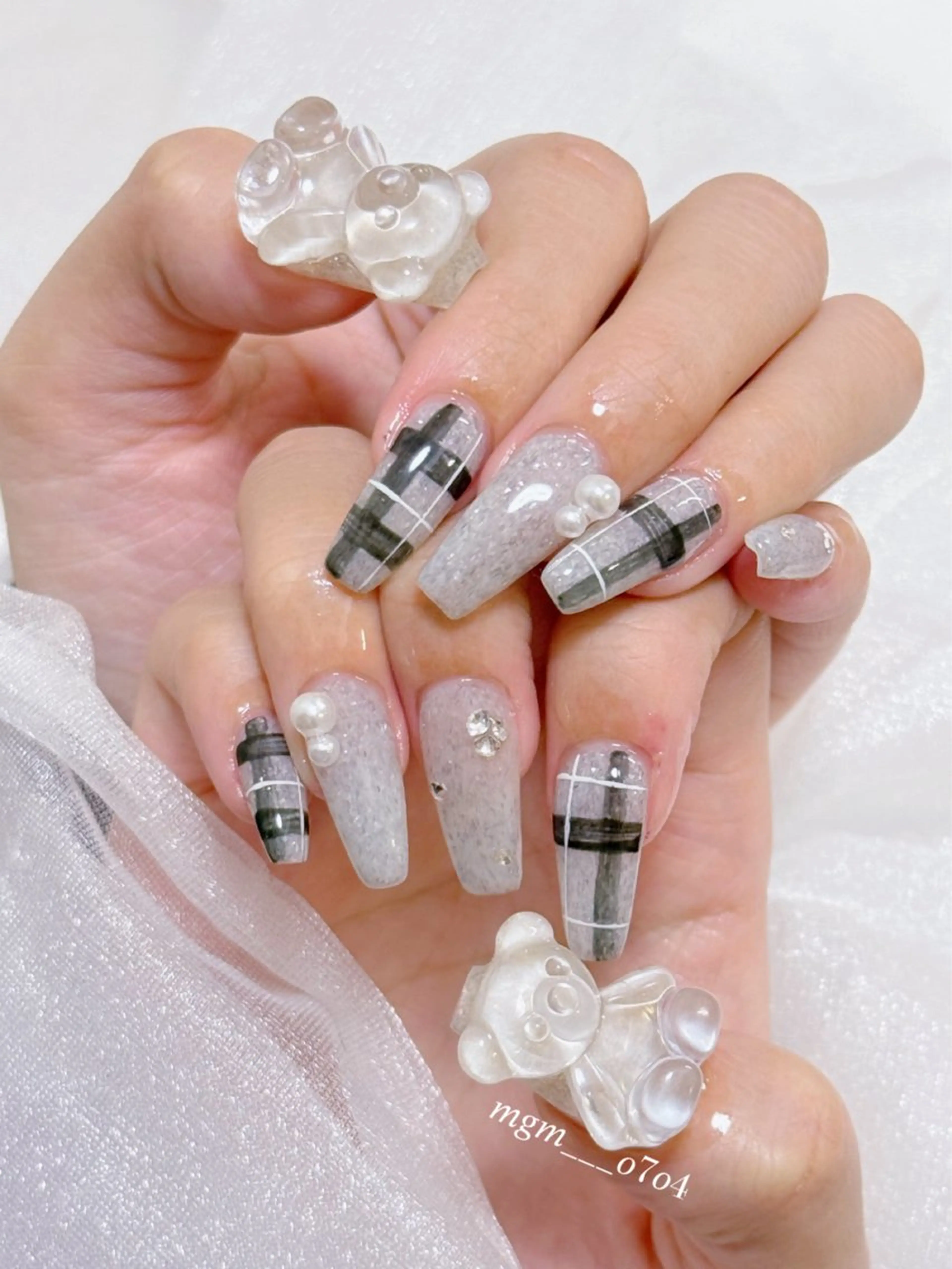 MoON...❤︎ MeGuのネイルデザイン