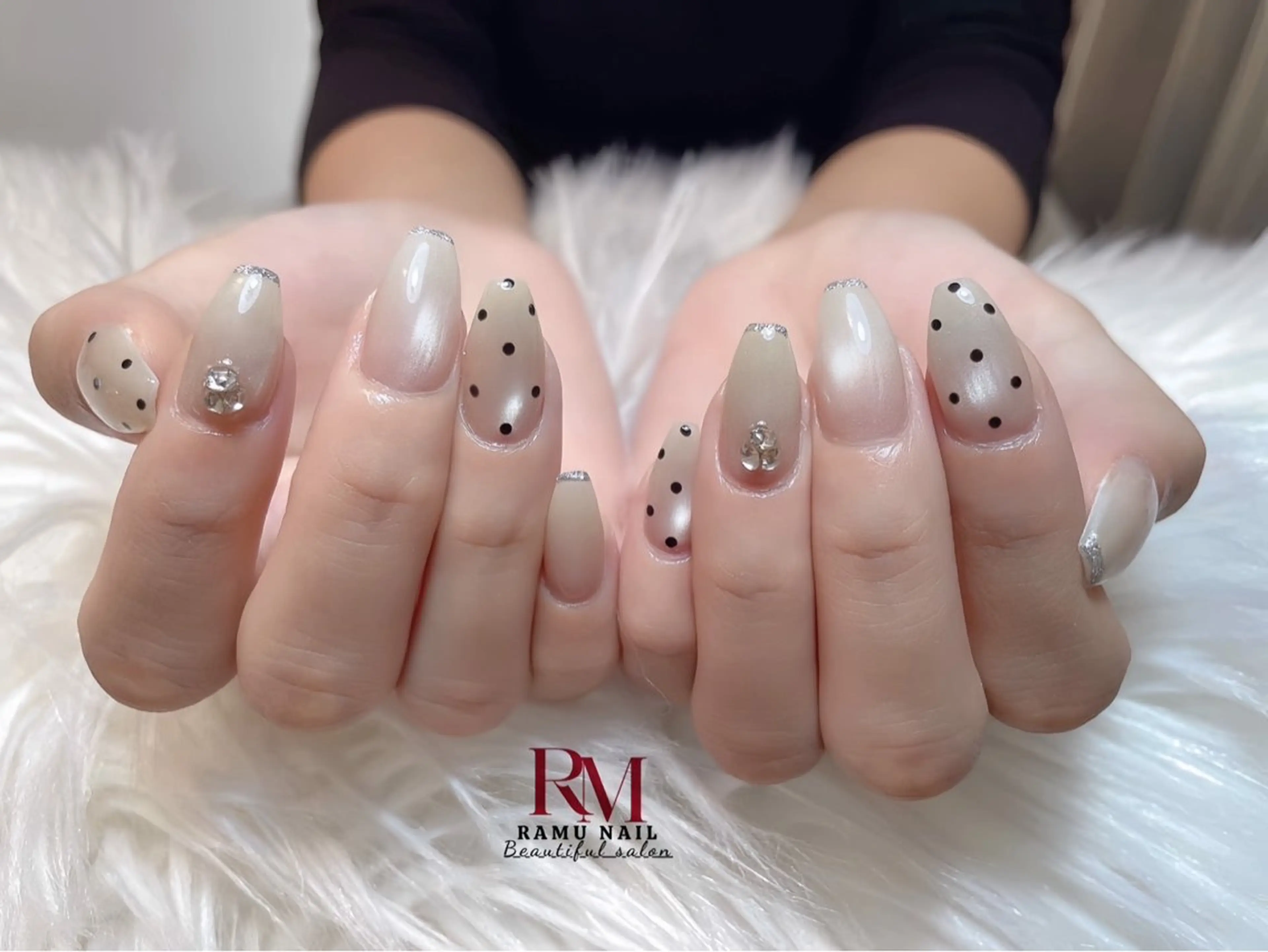 ネイル キラキラネイル マグネットネイル ミラーネイル ワンホンネイル 冬ネイル ハンドネイル RAMU Nail 恵比寿店のネイルデザイン