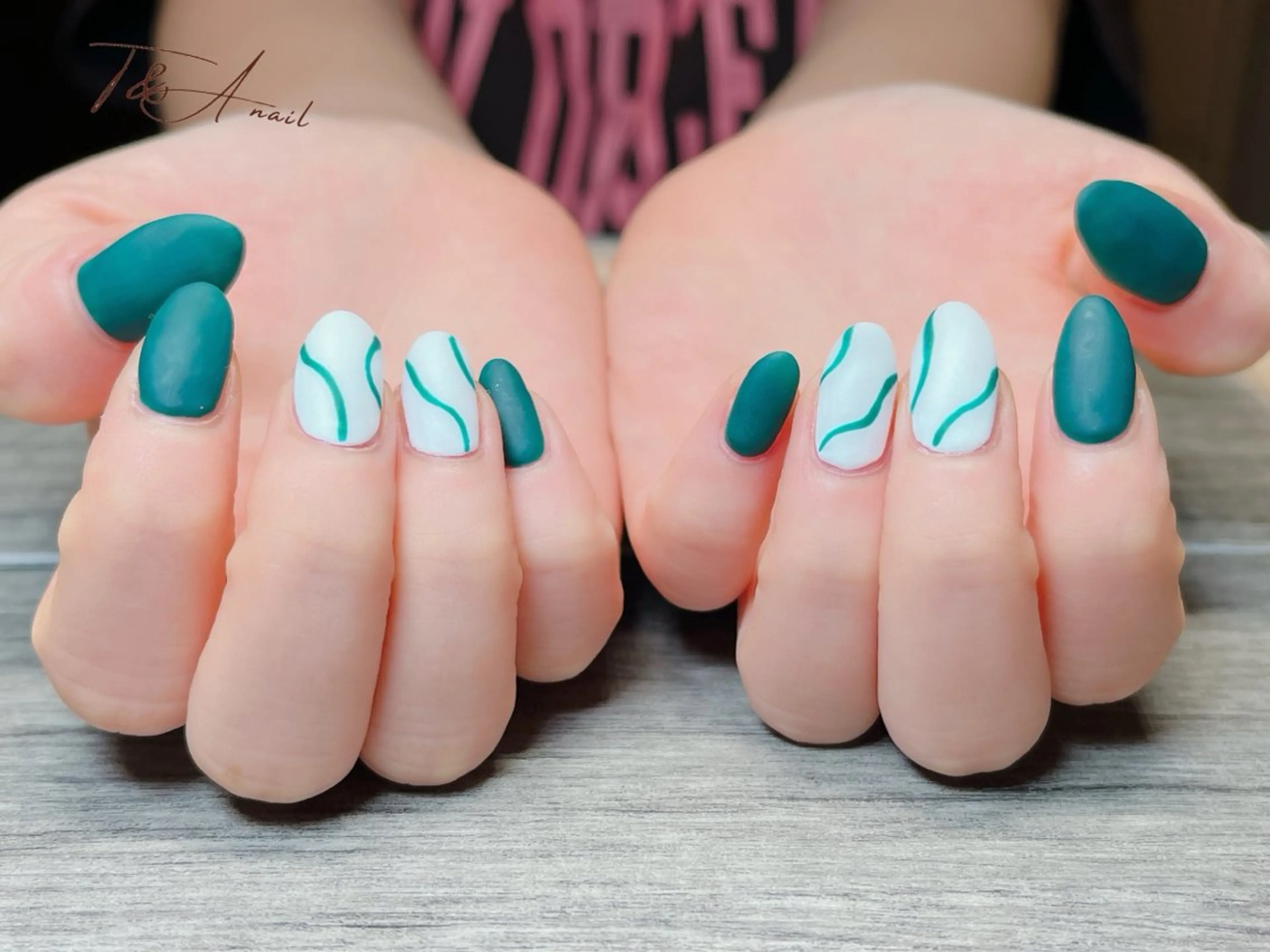ネイル ジェルネイル グリーン マットネイル ニュアンスネイル スカルプネイル T&A nailのネイルデザイン