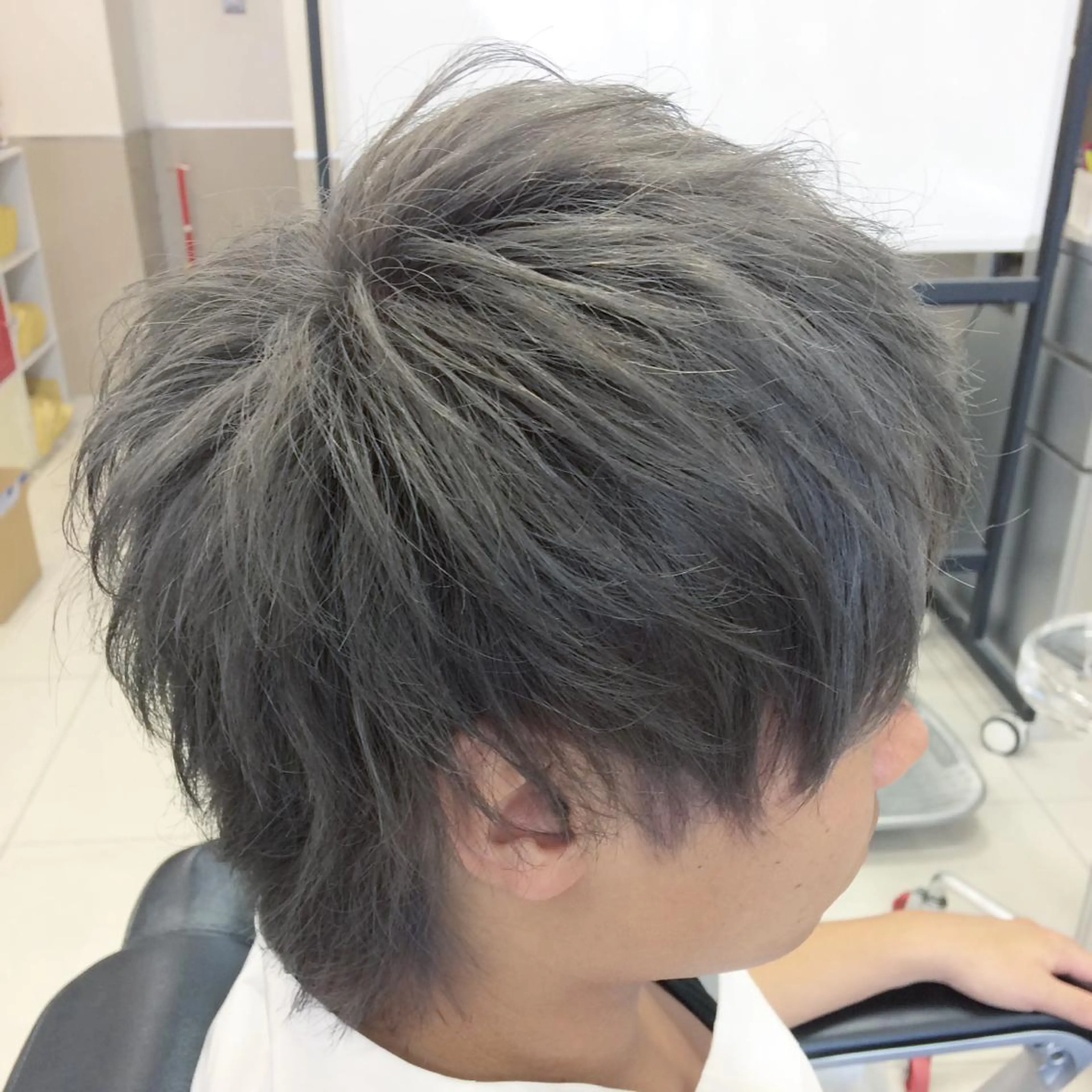 ショート カラー アッシュ シルバー シルバーアッシュ 得能 雅人のヘアスタイル