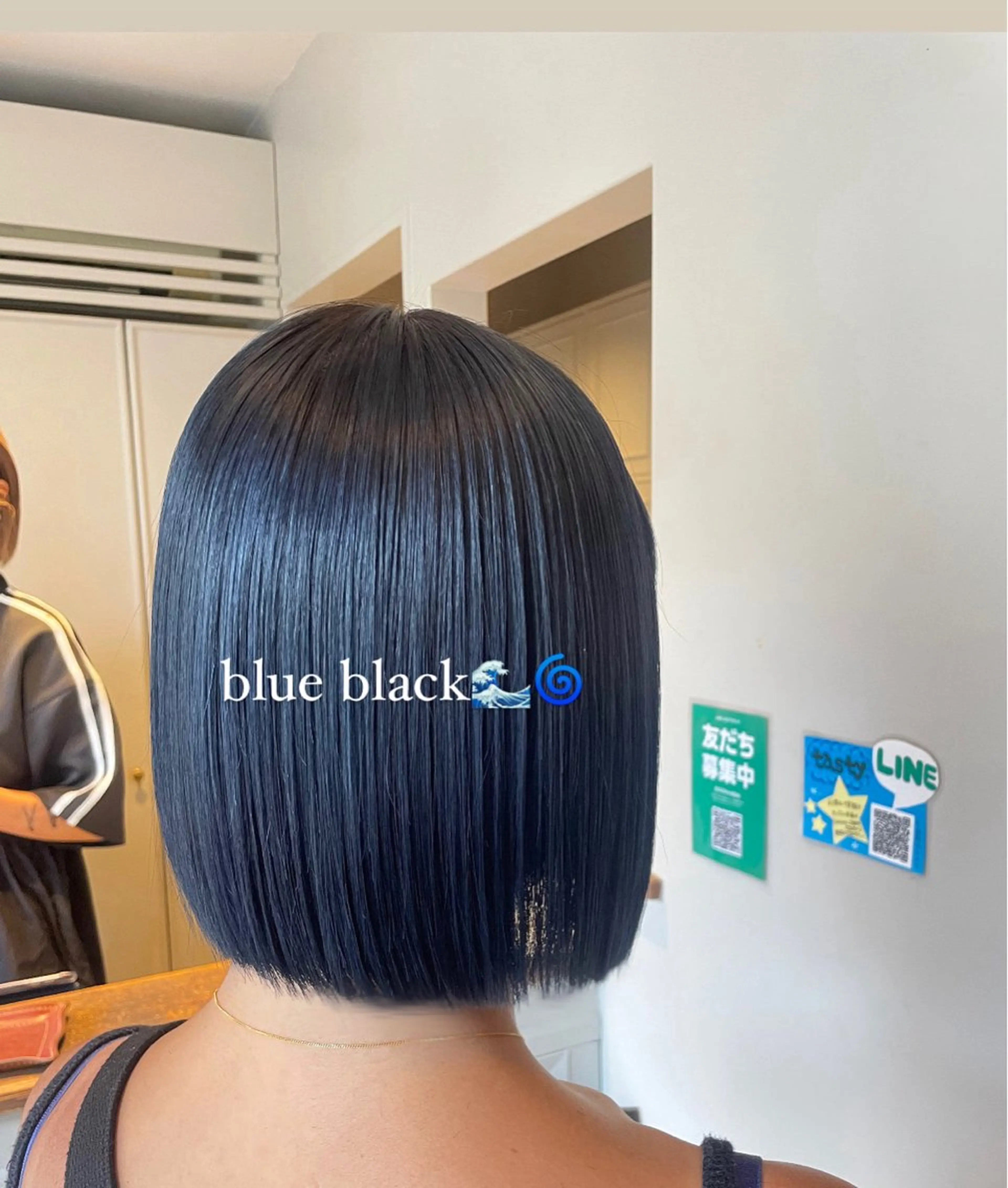 ミディアム カラー 黒髪 ブルーカラー ブルーブラック ヘアカラー ハイトーン/透明感 カラー/下出有沙のヘアスタイル