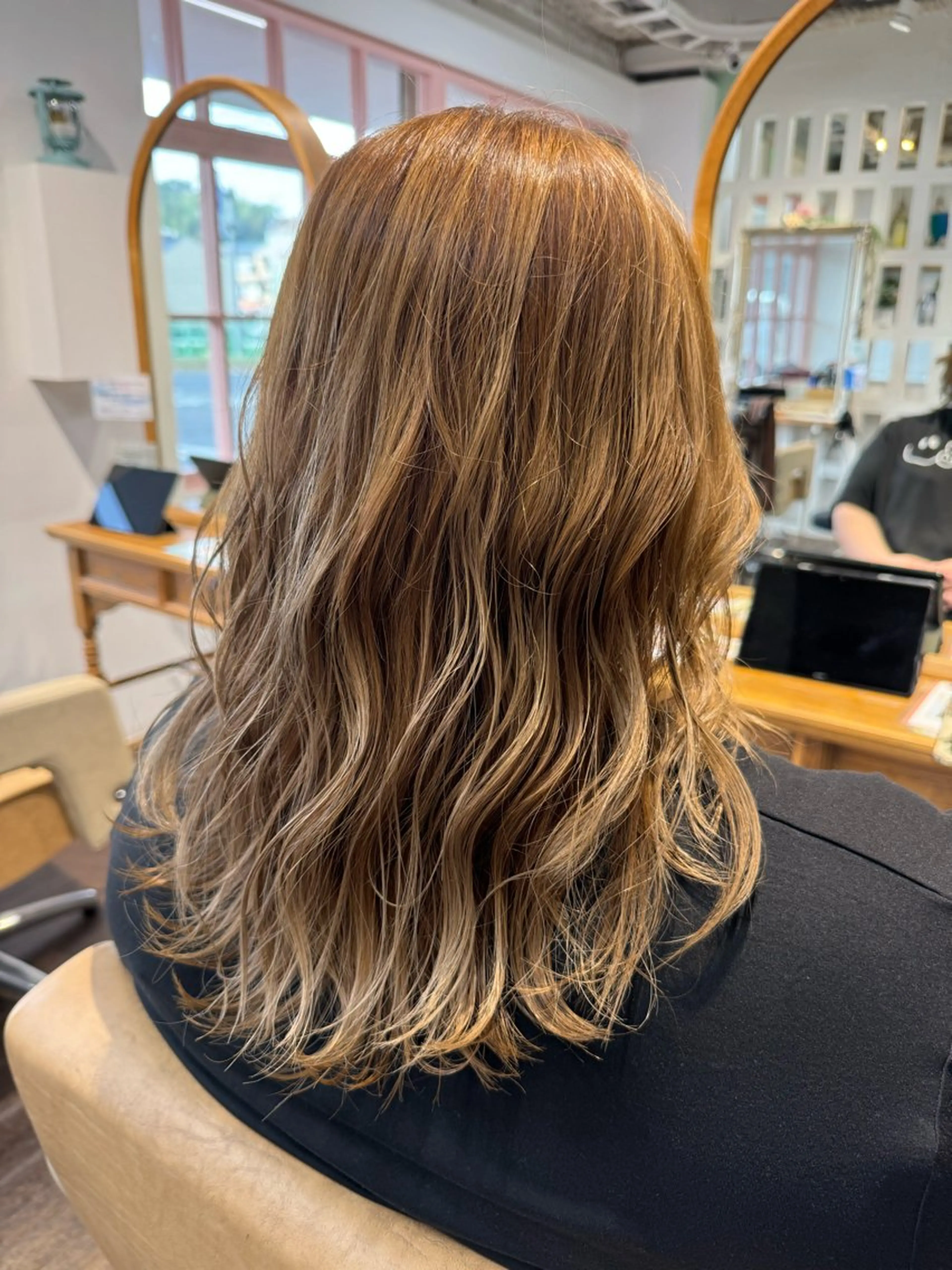 ミディアム 鎌田 美紗希のヘアスタイル