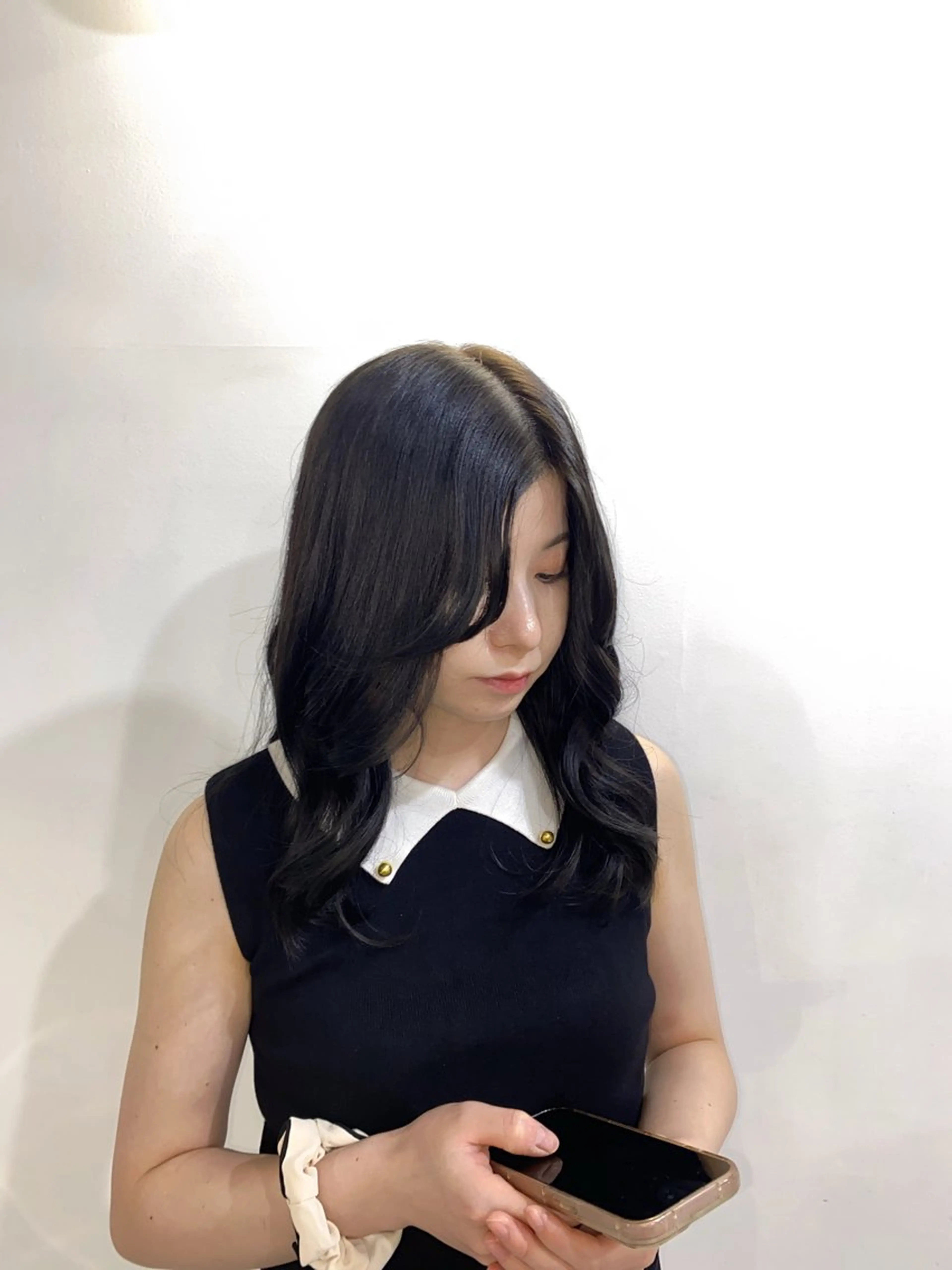 セミロング カラー 顔周りカット 韓国風ヘア ハナダ メイのヘアスタイル