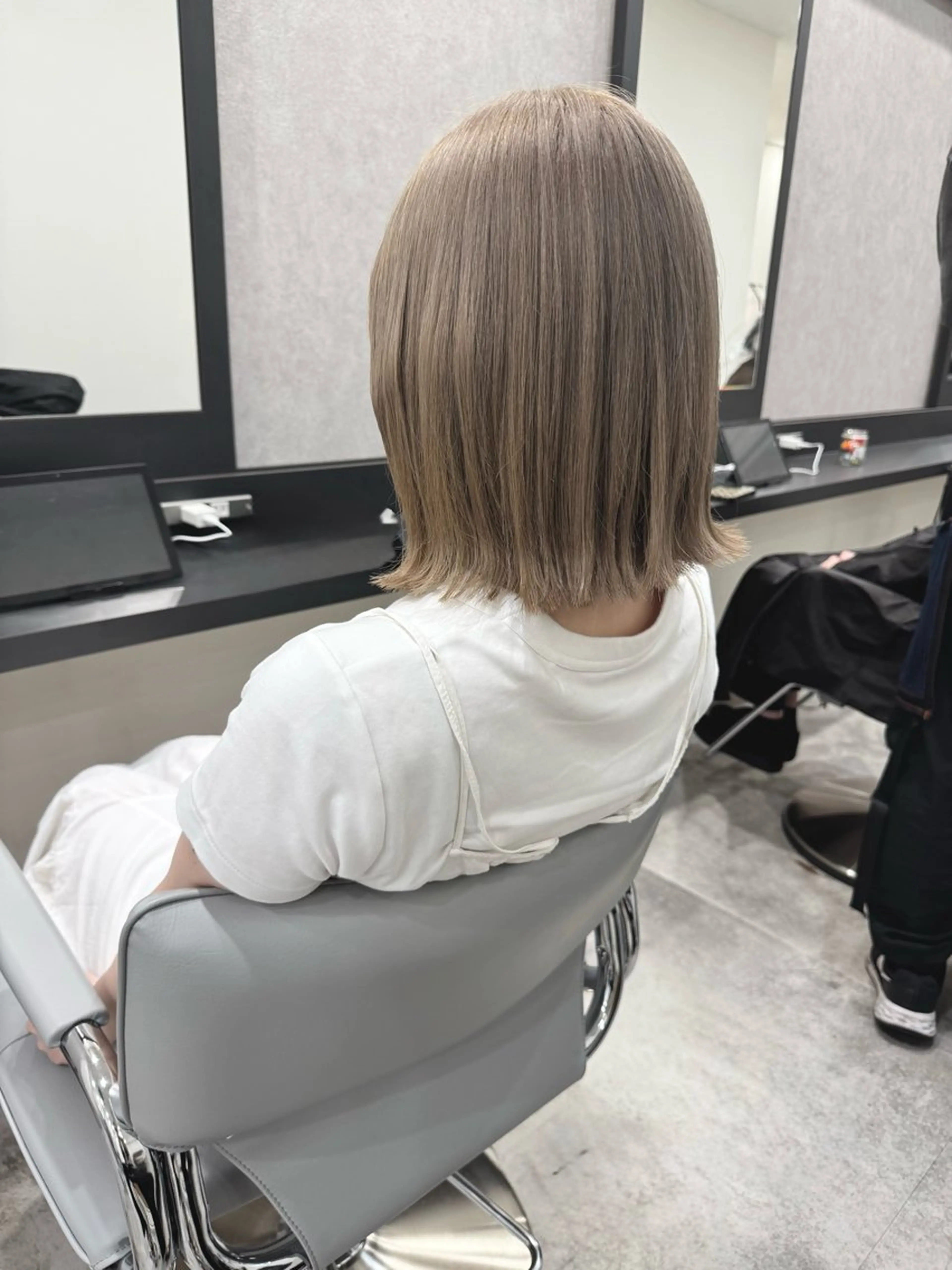 ミディアム カラー カット ヘアカラー トリートメント RAISE by_WHITEのヘアスタイル