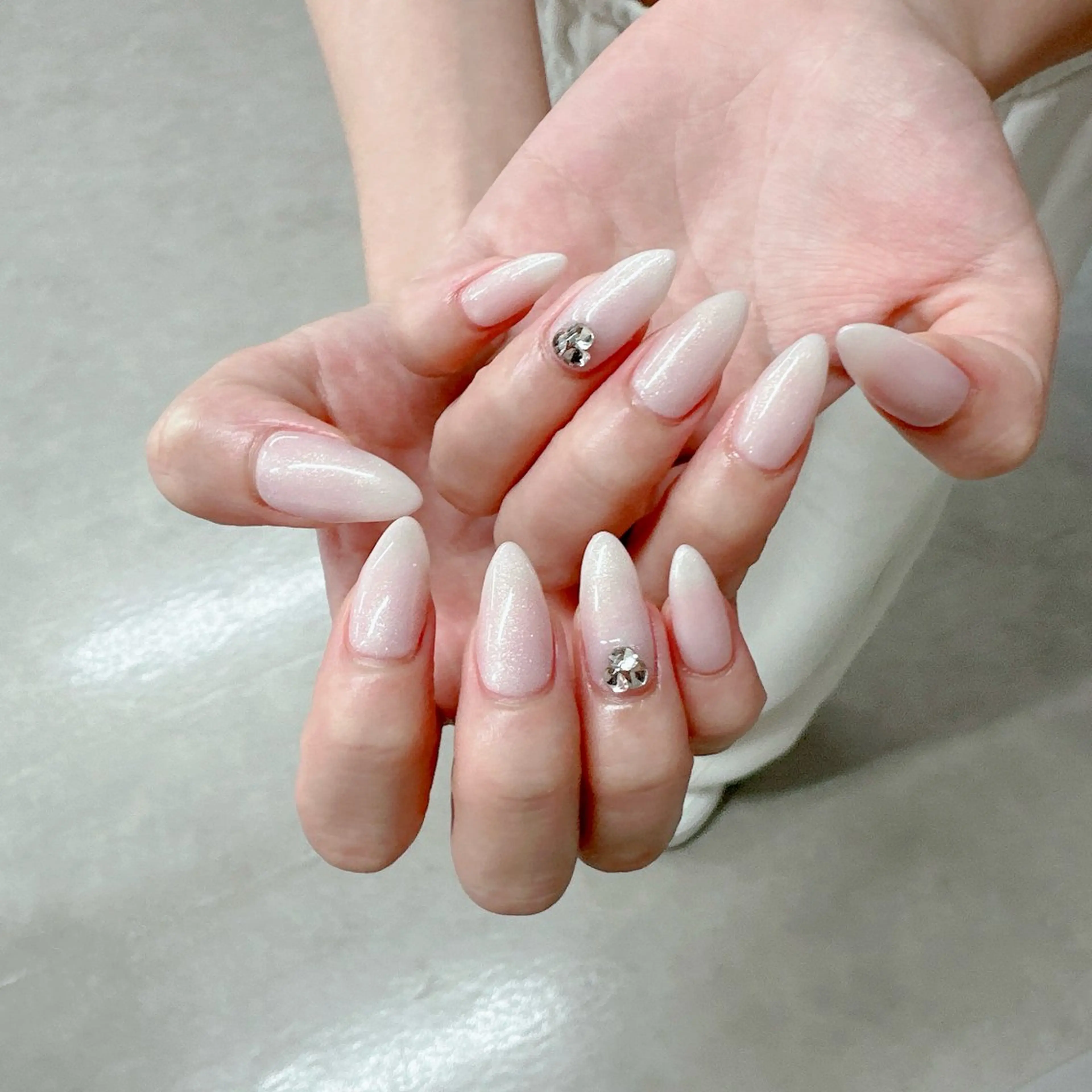 ネイル アートネイル ジェルネイル グラデーション キラキラネイル ラメ(グリッター) ハンドネイル Viola. 優花のネイルデザイン