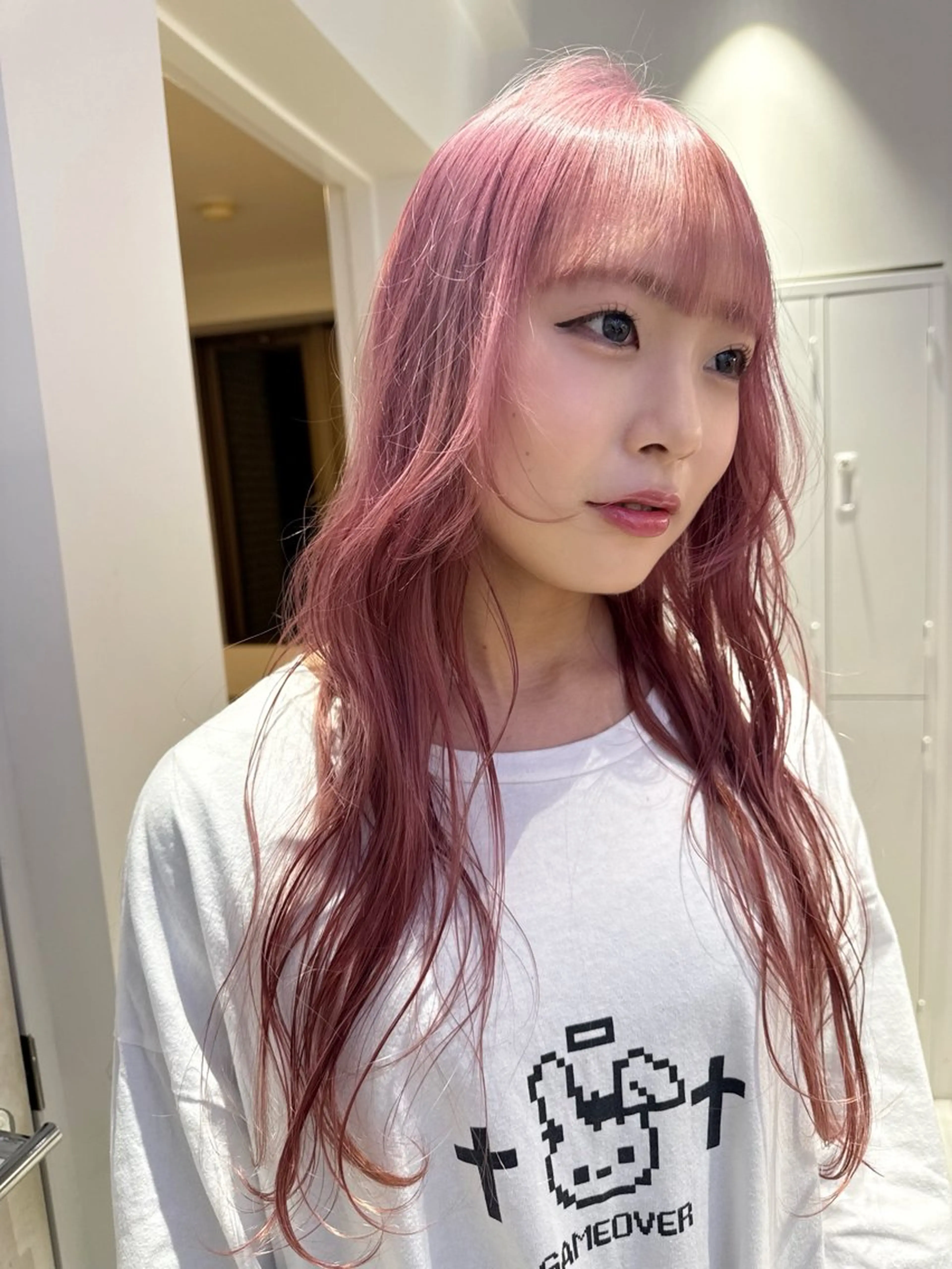 ロング カラー ベージュカラー ブロンド ブロンドベージュ ヘアカラー トリートメント Ami/艶カラー/ レイヤー/ハイトーンのヘアスタイル