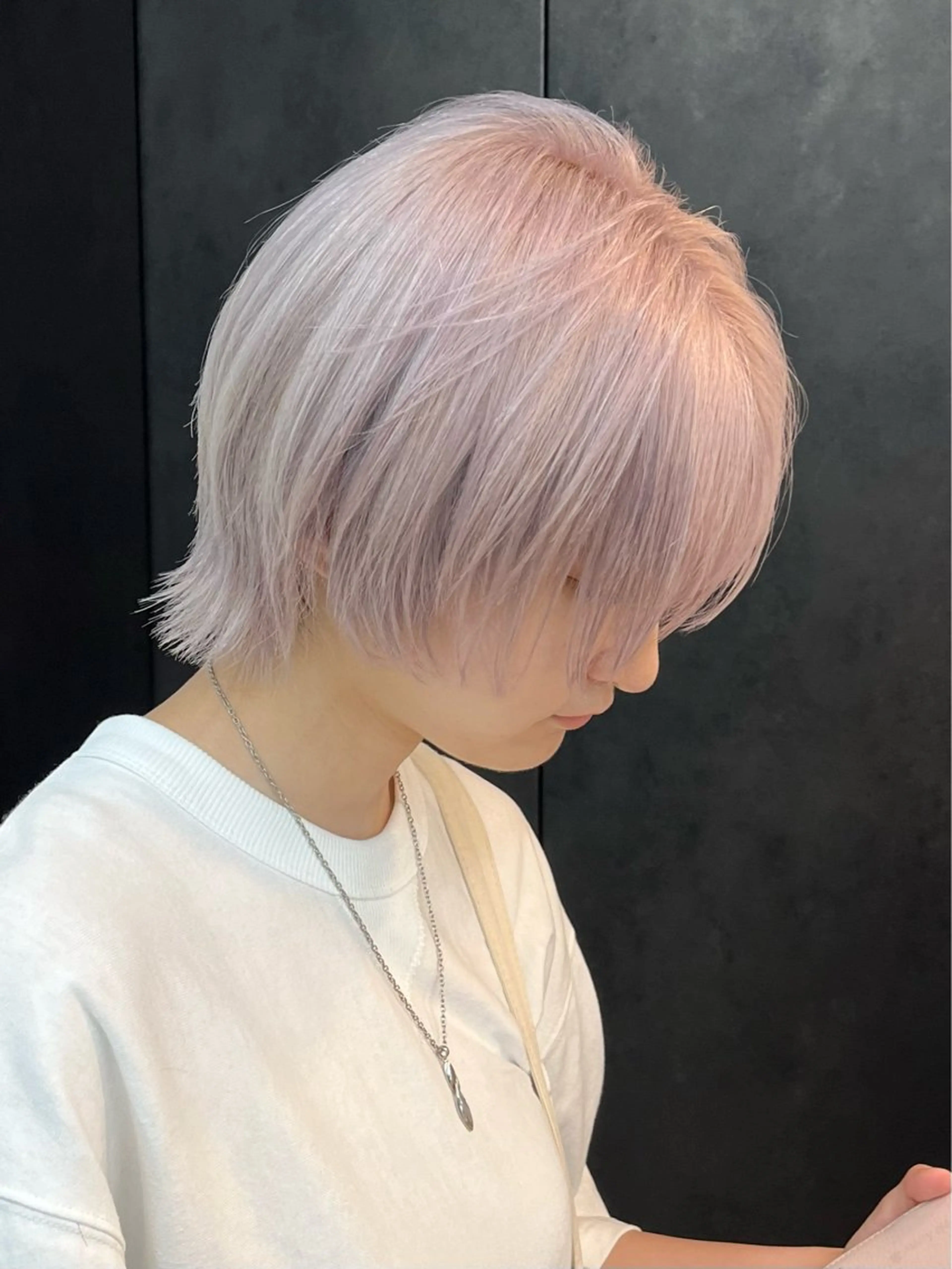 ミディアム イツク ⚡️ ルーツ/ハイトーンのヘアスタイル