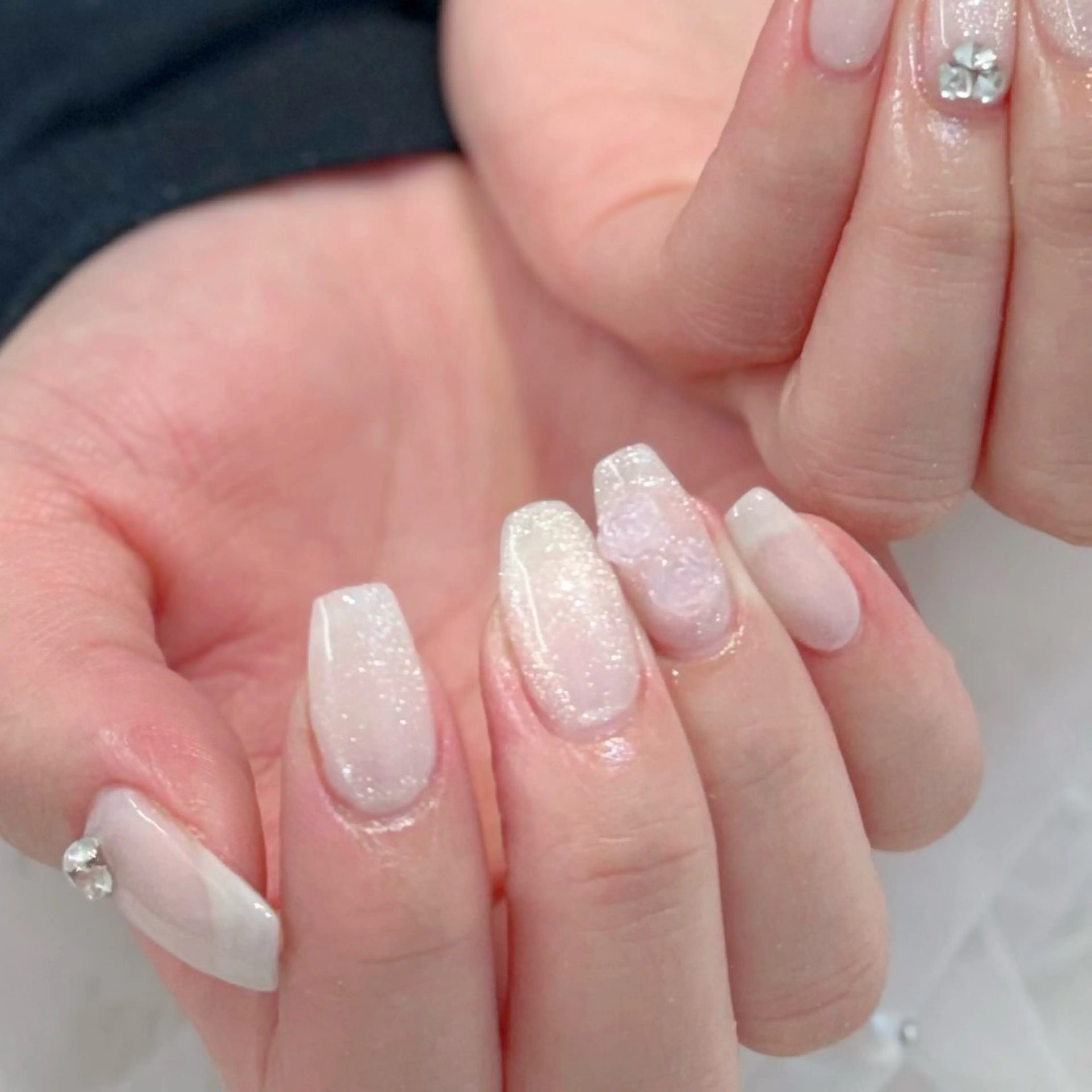 ネイル マグネットネイル ホワイト ハンドネイル ハンドケア Chizuru ☾ ໋のネイルデザイン