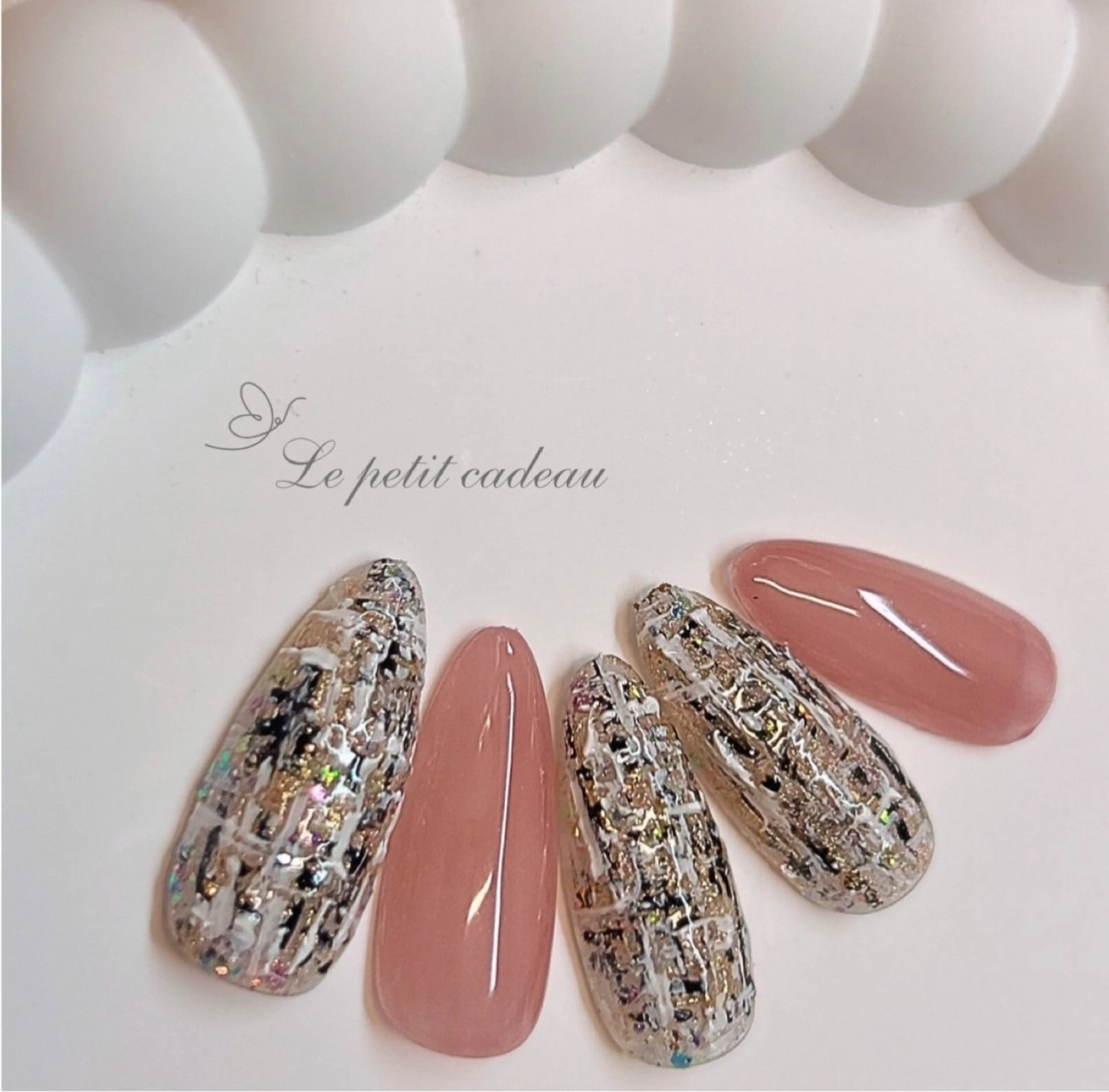 𓊆𝒽𝑎𝑛𝑑𓊇𝑀𝑜𝑛𝑡ℎ𝑙𝑦 𝑑𝑒𝑠𝑖𝑔𝑛 𝐶𝑜𝑣𝑟𝑠𝑒の写真