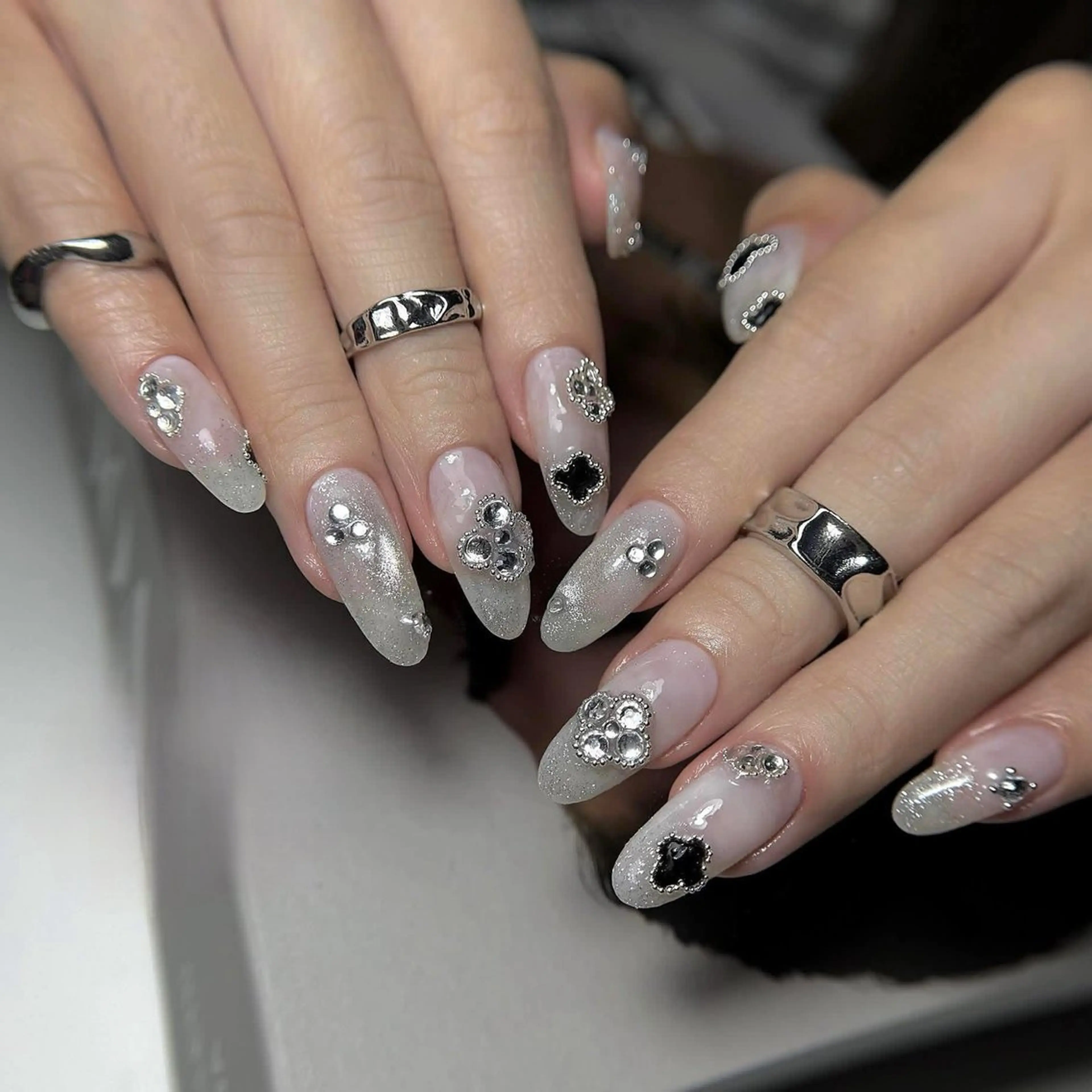 ネイル オーロラネイル ブルー チークネイル 長さ出し フットネイル ハンドネイル JIN 168 新大久保のネイルデザイン