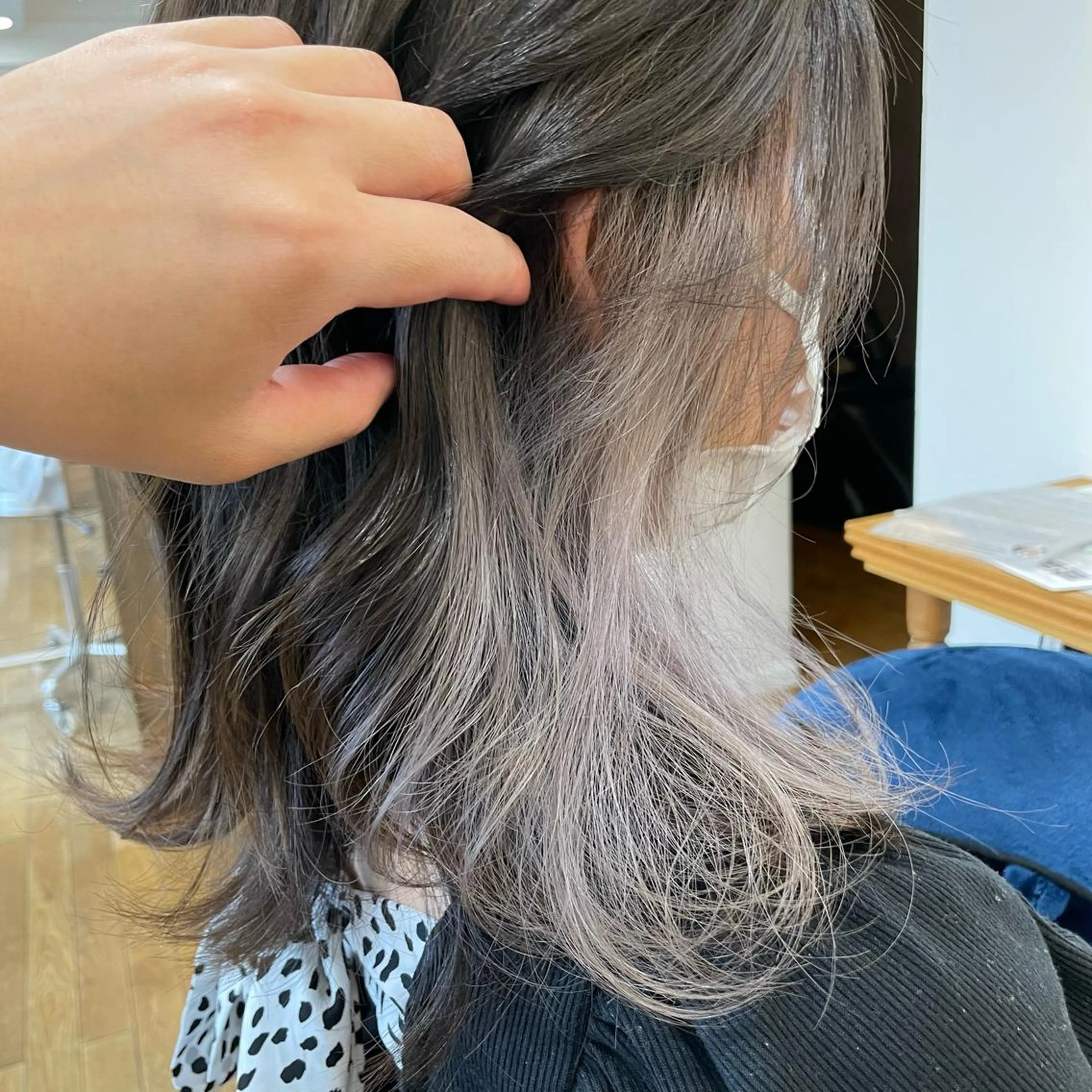 セミロング ヘアカラー ブリーチ毛矯正.髪質 改善.髪にドラマをのヘアスタイル