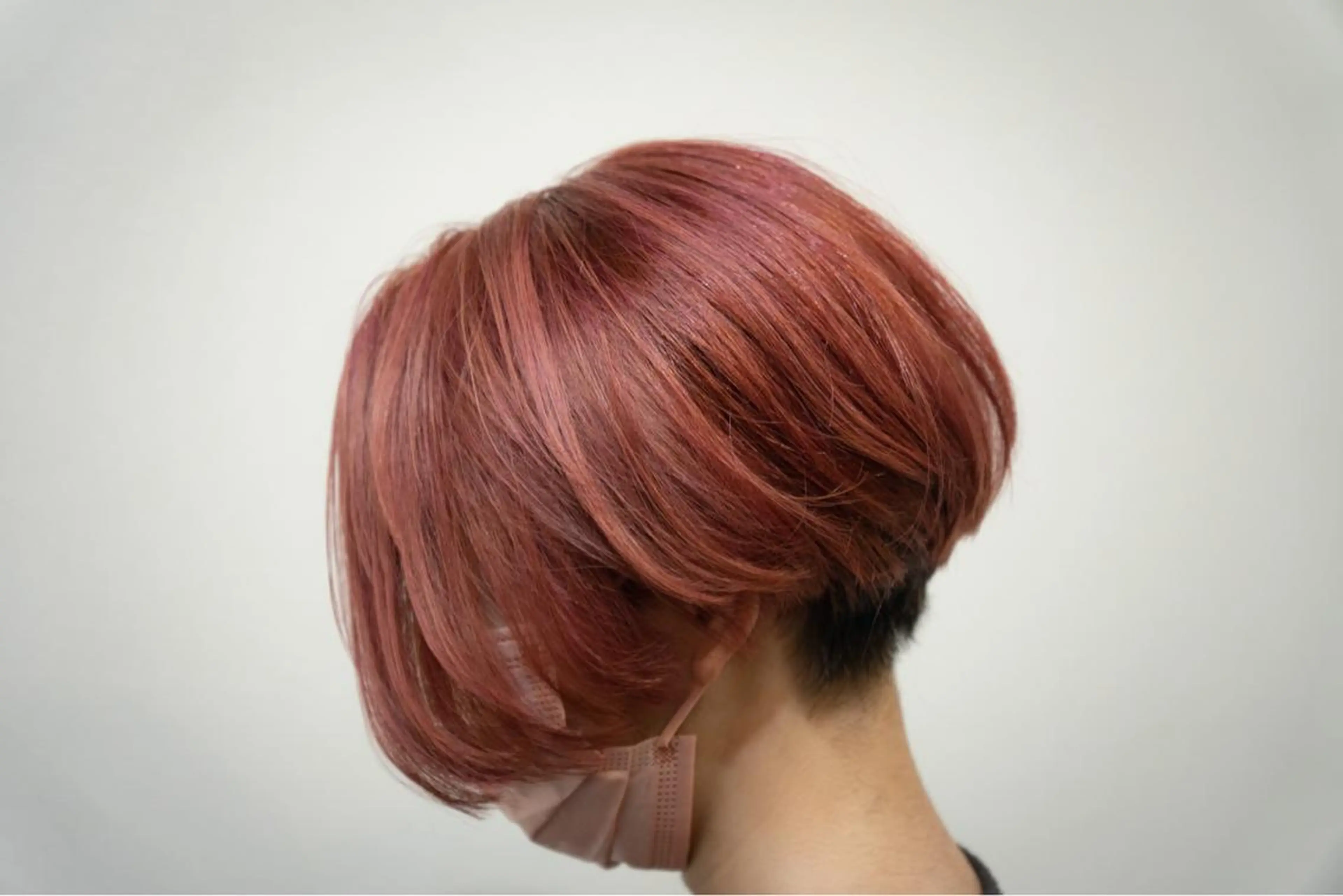 ショート カラー ブリーチ 能登谷 泉稀のヘアスタイル