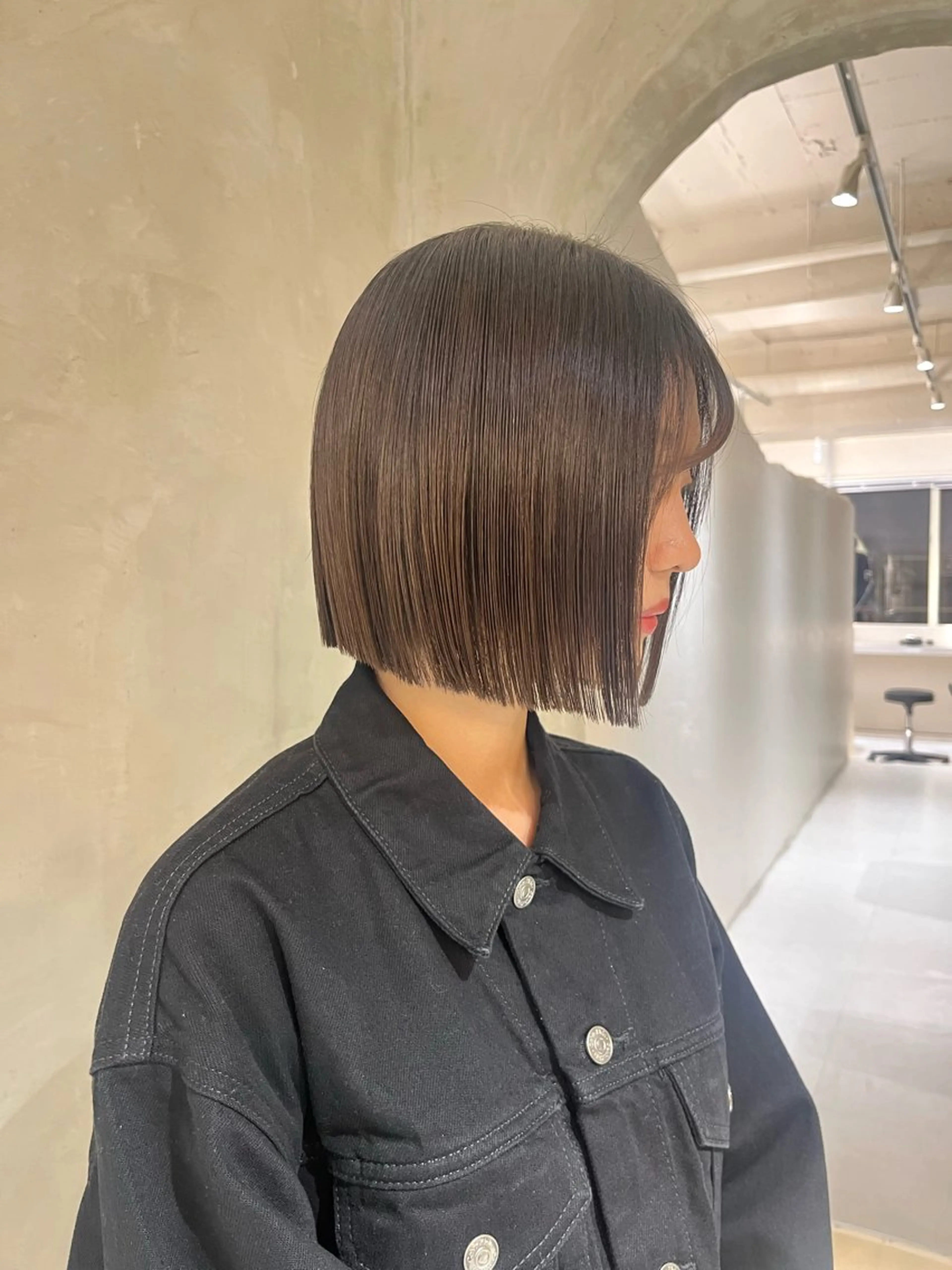 ミディアム ボブ カット トリートメント 切りっぱなしボブ/ 艶カラー/綾莉のヘアスタイル