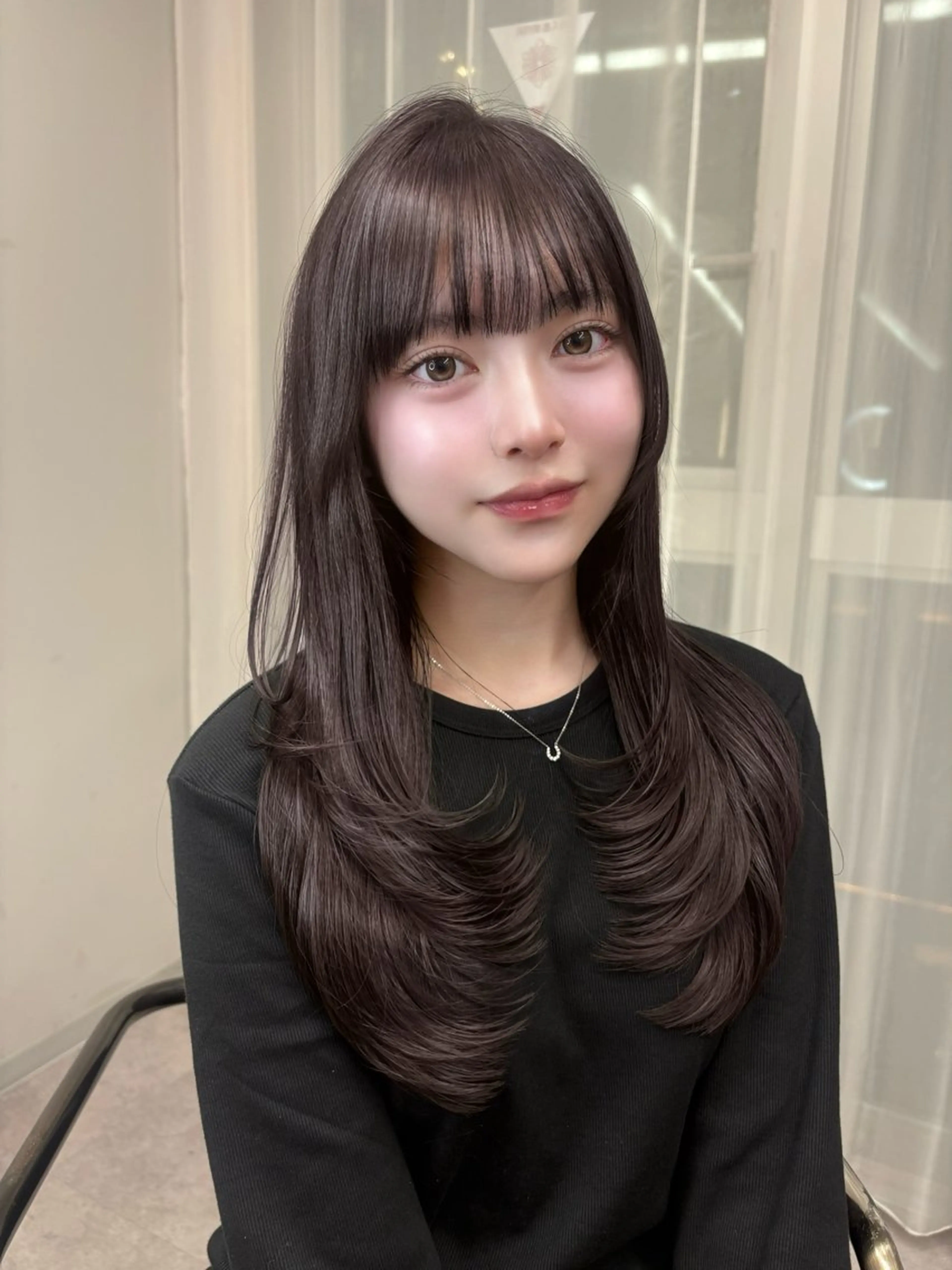ロング カラー 顔周りカット 学生 ヘアカラー トリートメント MARIワンホンヘア /透明感/グレージュのヘアスタイル