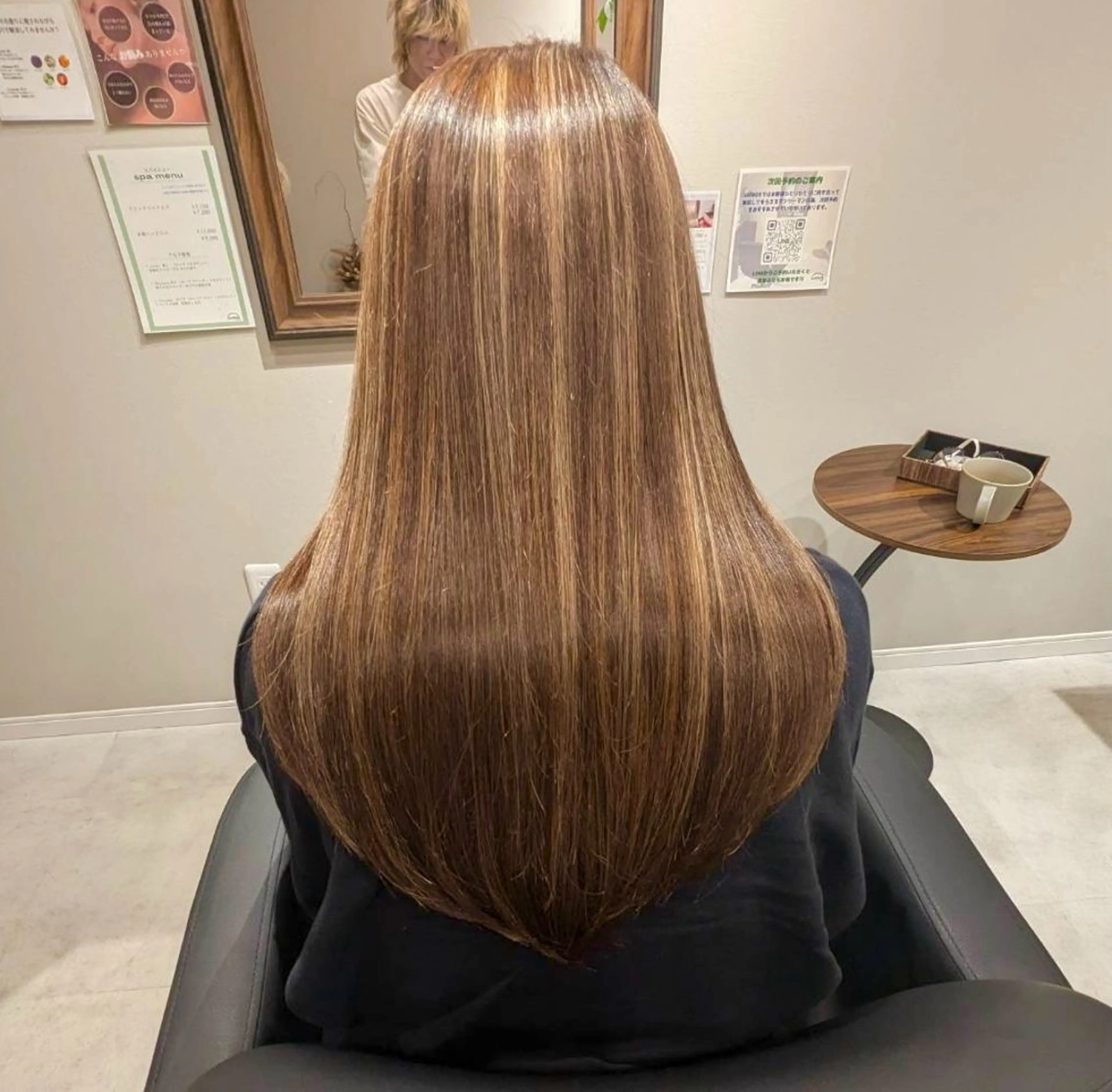 ★脱白髪染め★のミニモ限定メニューになります！従来の「白髪を暗く染めて隠す」とは異なり、白髪を活かしたカラー施術です✨の写真