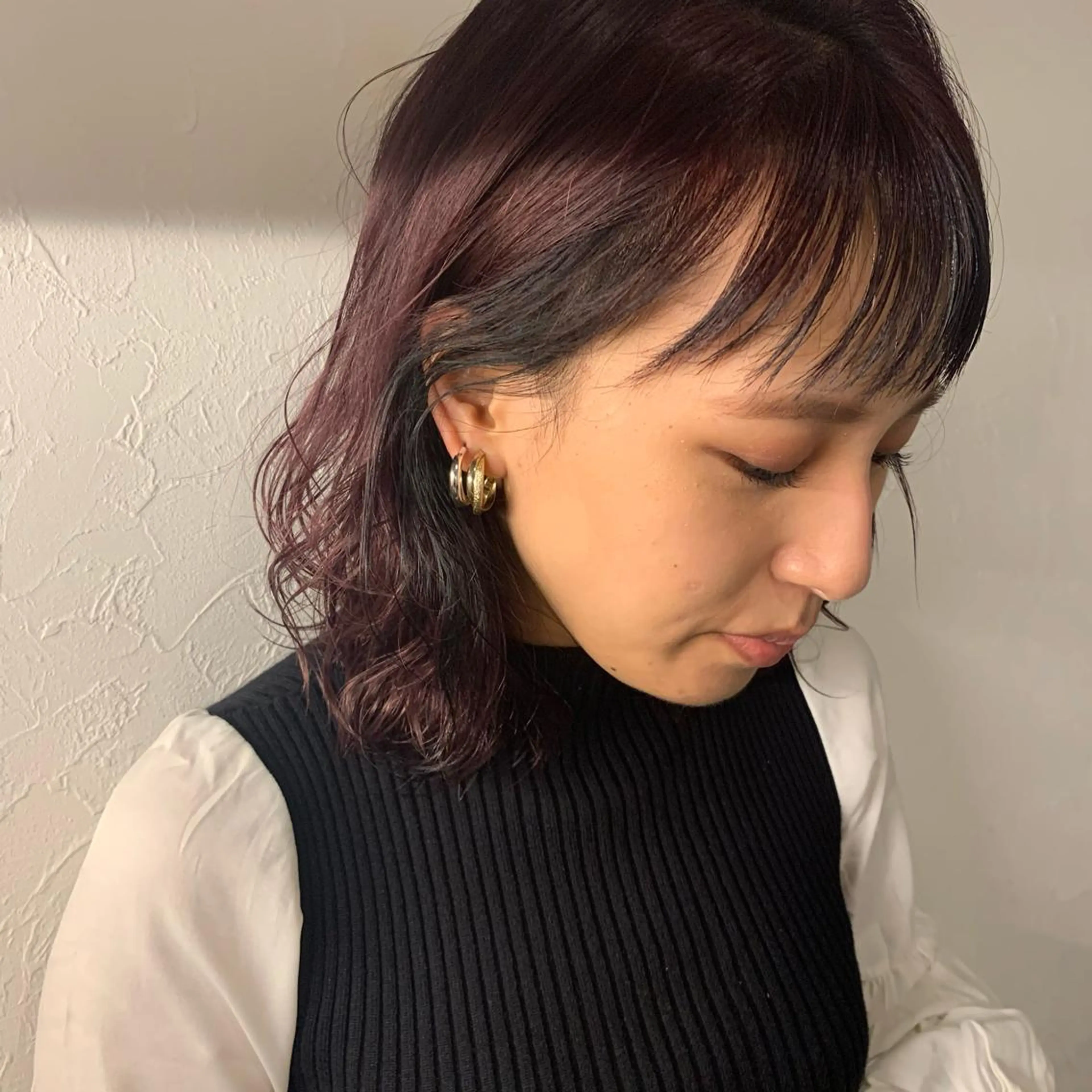 ミディアム カラー 黒髪 イヤリングカラー レッドカラー ヘアカラー m ā l o.🌷 サカモトマイコのヘアスタイル