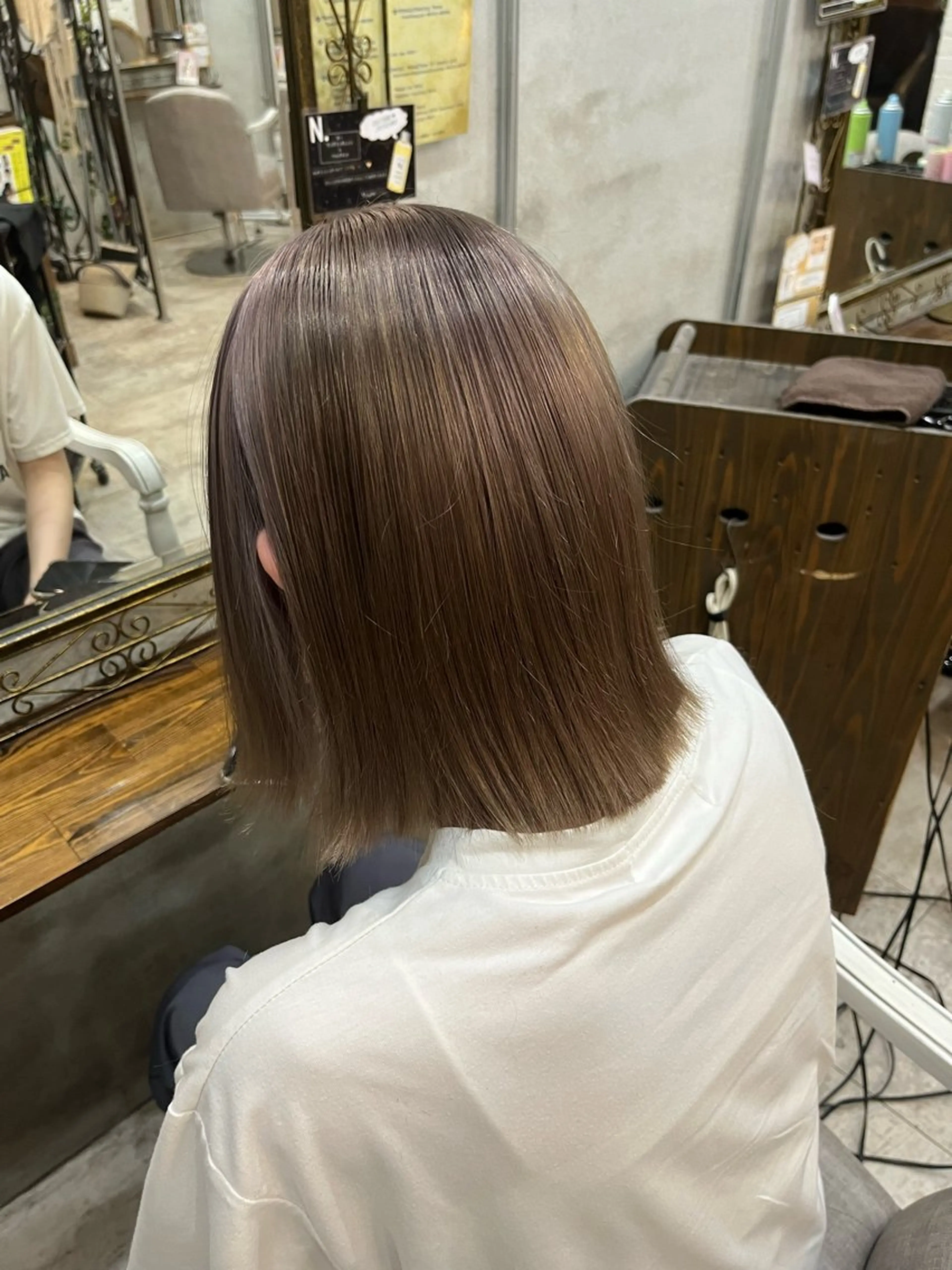 ミディアム カット ヘアカラー トリートメント 艶髪/ハイトーン/ ヘアセット/モエノのヘアスタイル