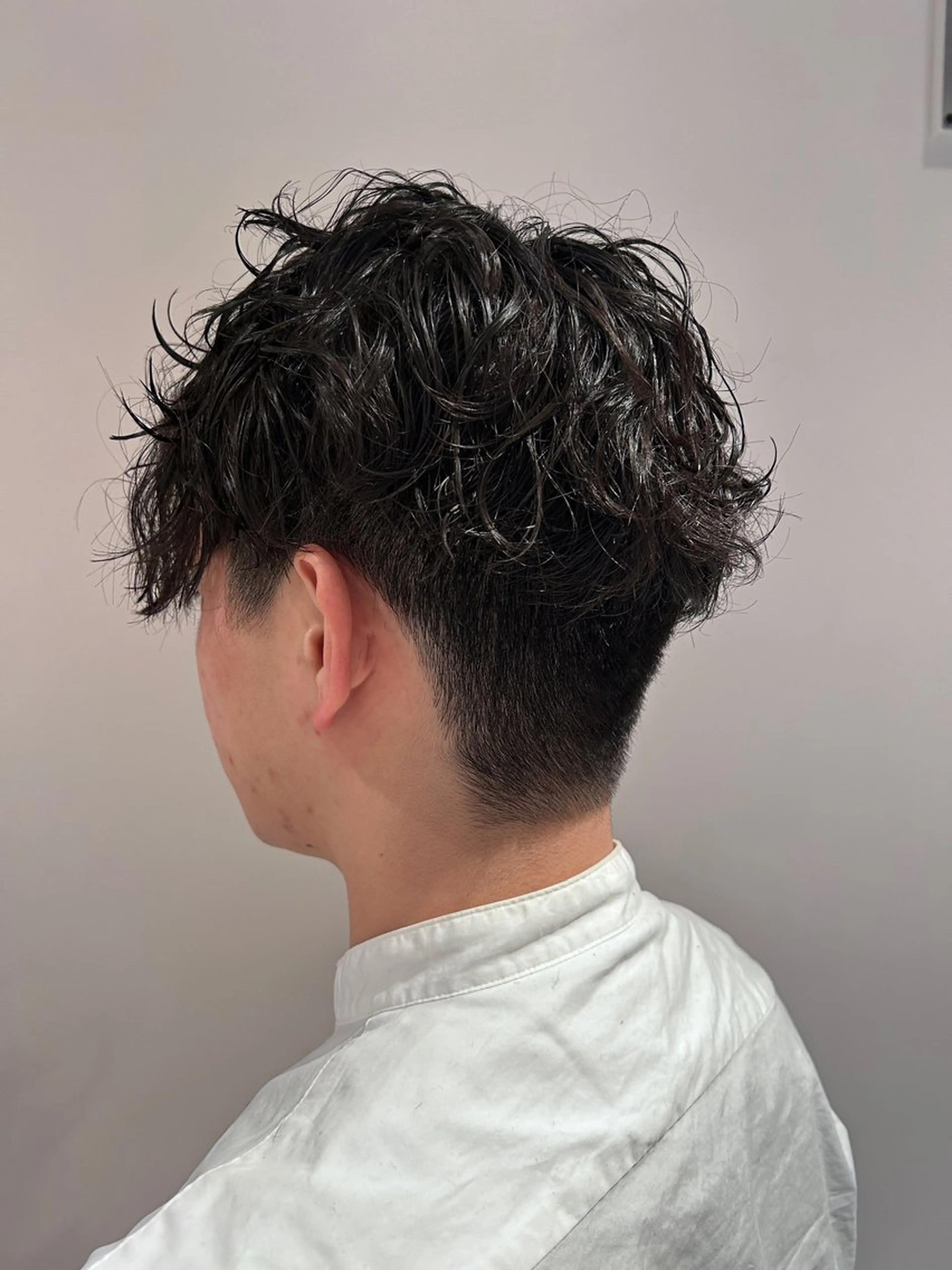 ショート パーマ メンズ マッシュ メンズパーマ プードルパーマ メンズショート スペインカール メンズパーマ ジンのヘアスタイル