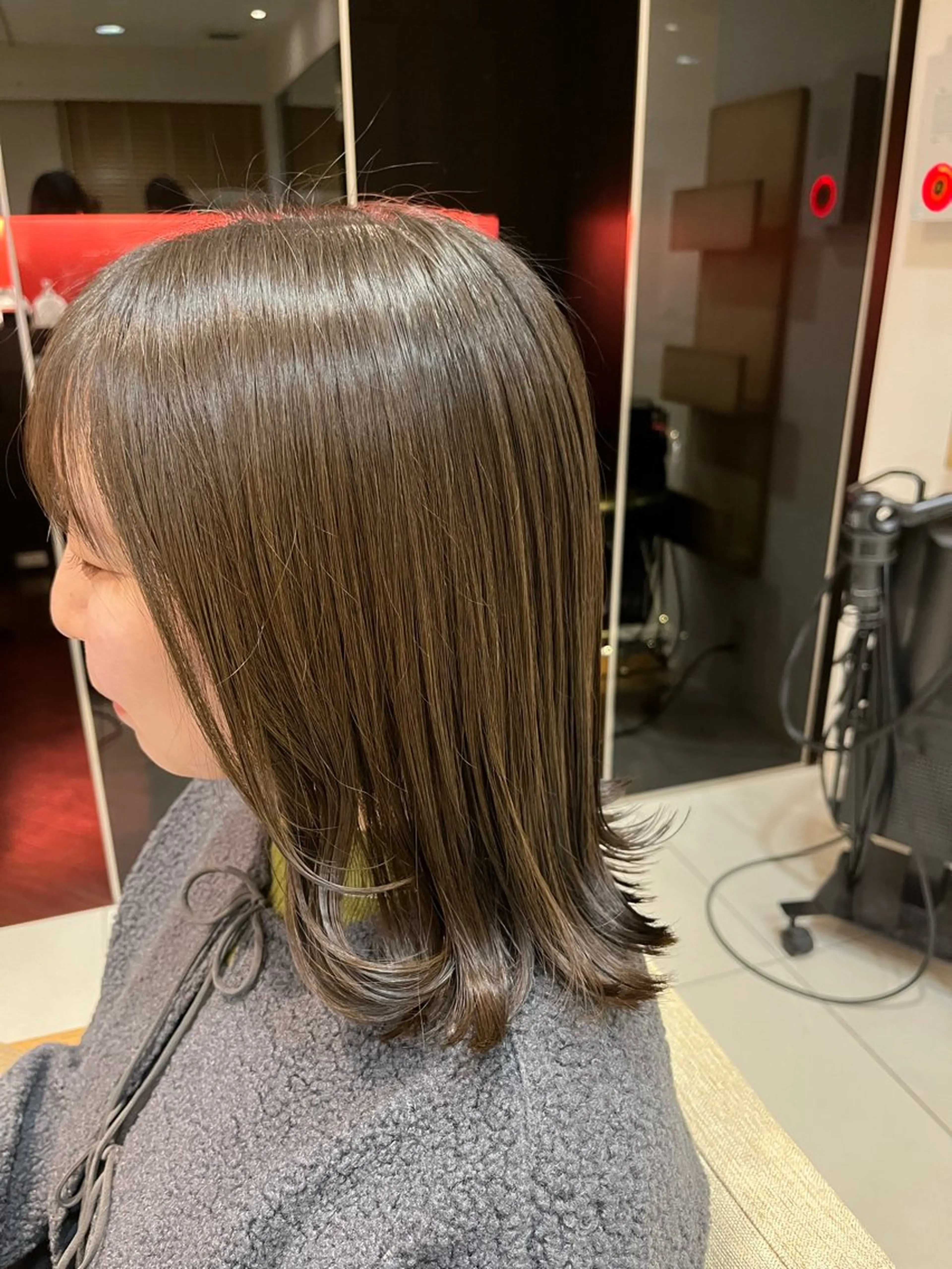 セミロング カラー グレージュ オリーブグレージュ オリーブグレー なつな/ 透明感カラーのヘアスタイル