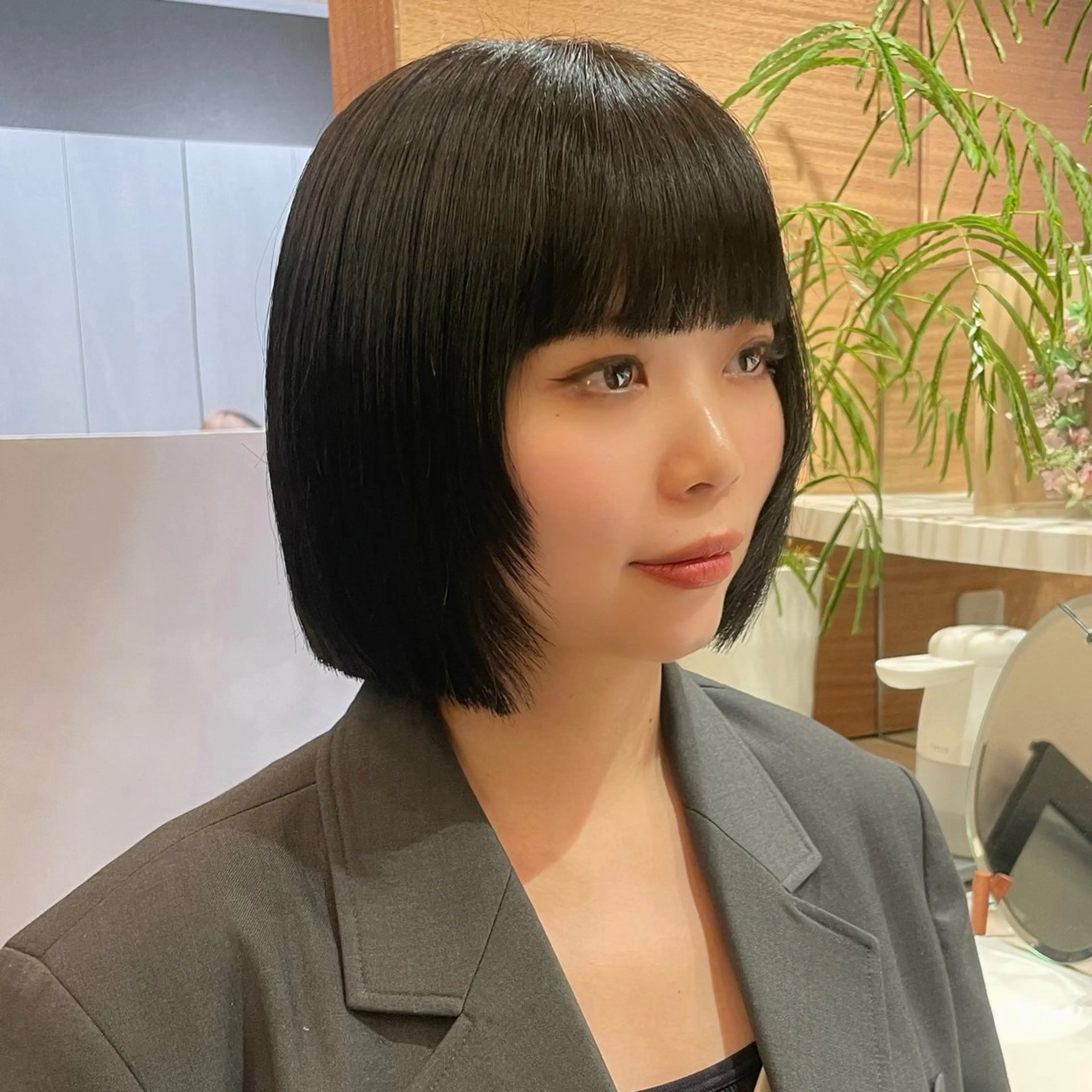 ショート カラー ボブレイヤー ボブ 顔周りカット レイヤーカット 縮毛矯正 カット ヘアカラー 縮毛矯正 トリートメント ボブ/縮毛矯正/レイ ヤー♡Natsukiのヘアスタイル