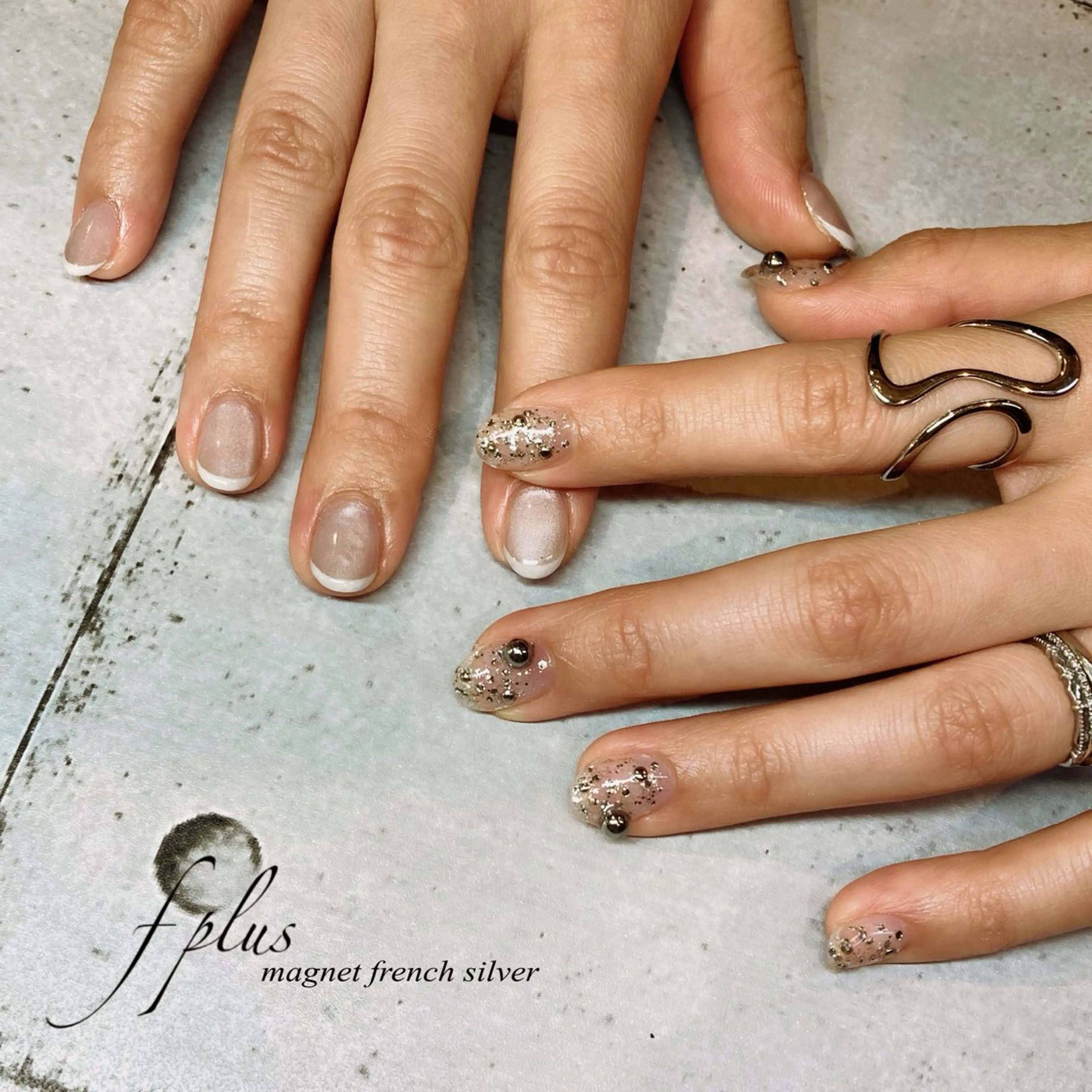 ネイル フレンチネイル マグネットネイル シルバー ハンドネイル kanako nail🌷のネイルデザイン