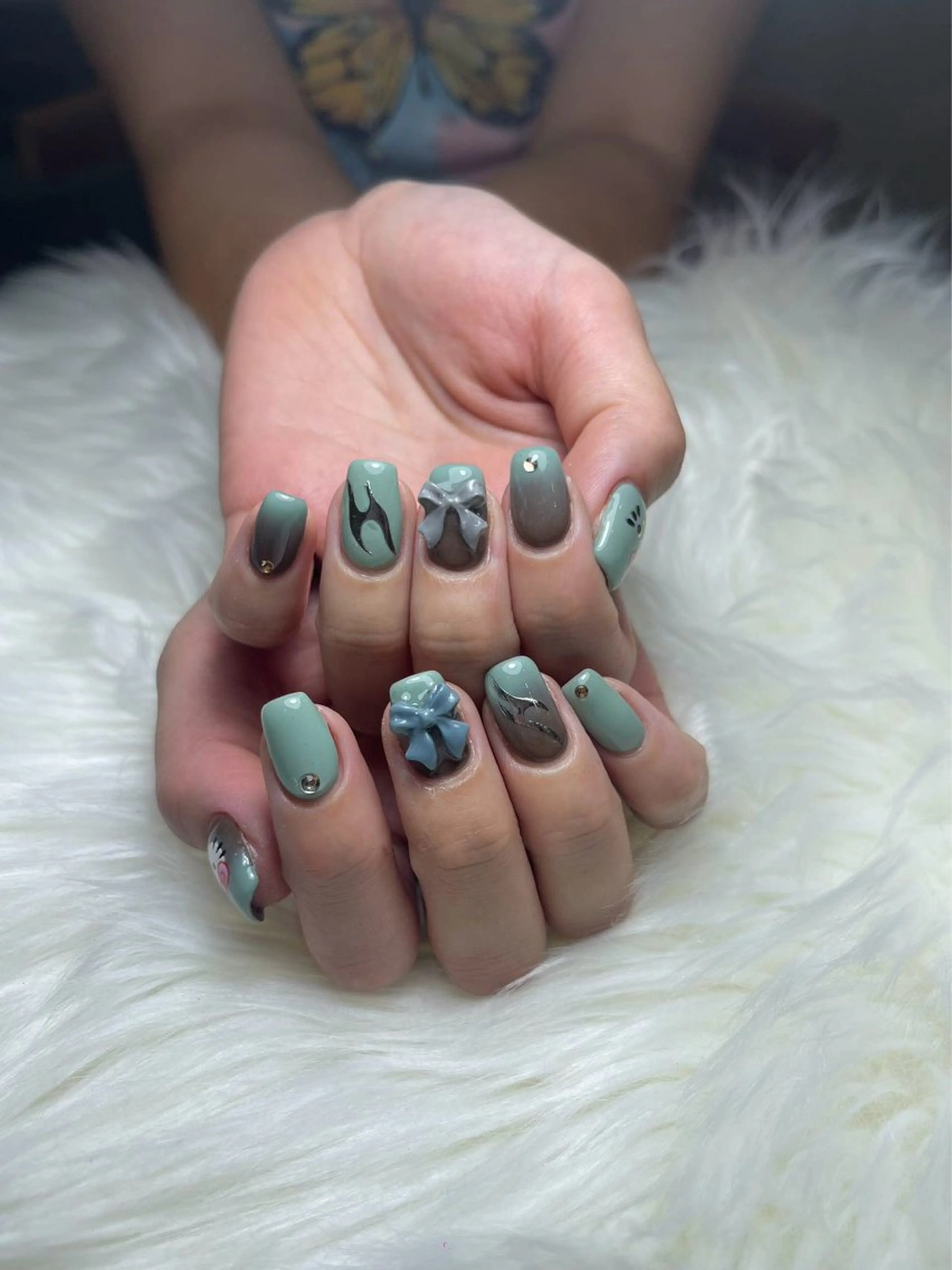 ネイル ジェルネイル ホログラムネイル ソフトジェル ストーンネイル ユミ nailのネイルデザイン