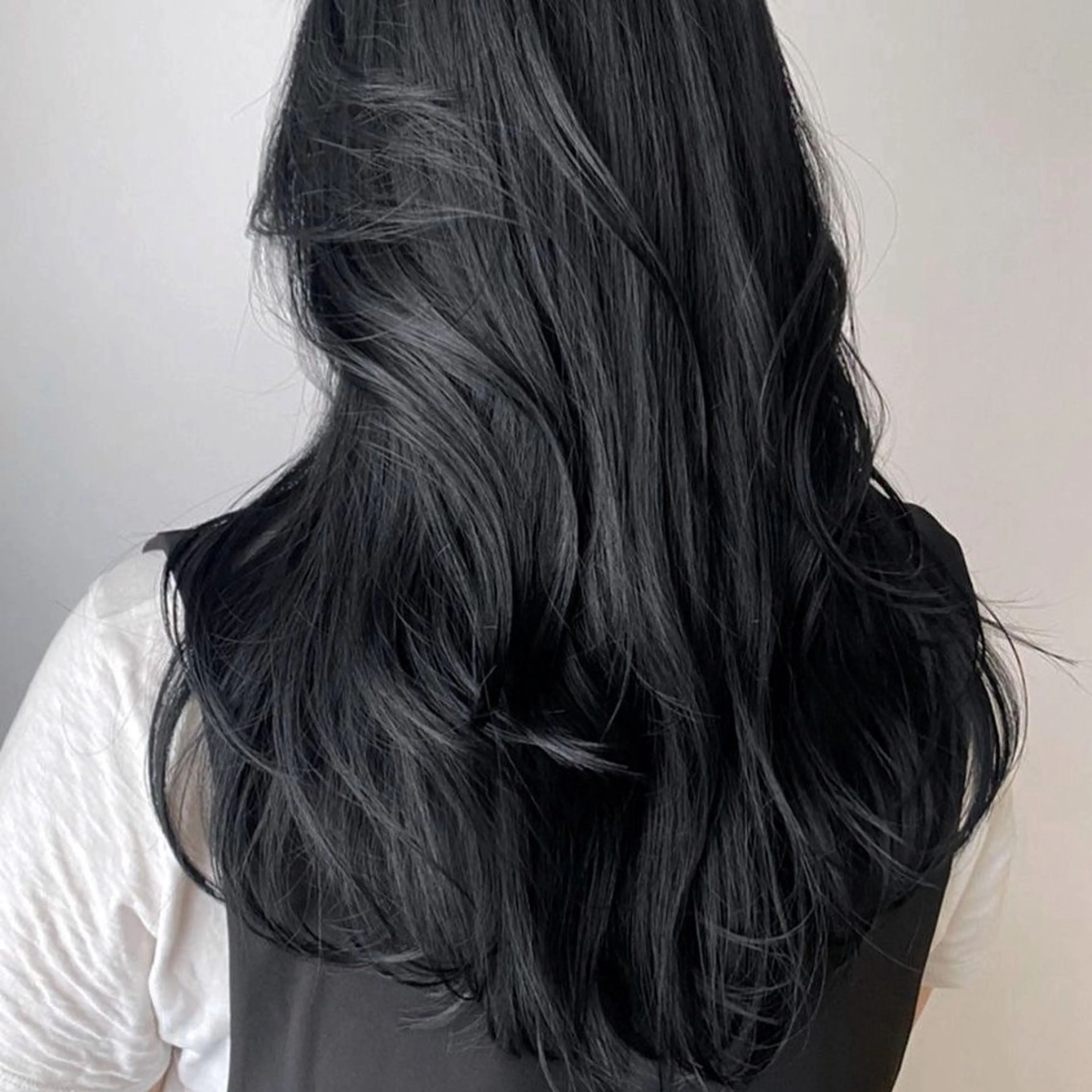 ロング カラー 黒髪 ブルーカラー ブルーブラック 透明感カラー 韓国風ヘア みほ/髪質改善/ モード/ニュアンスのヘアスタイル