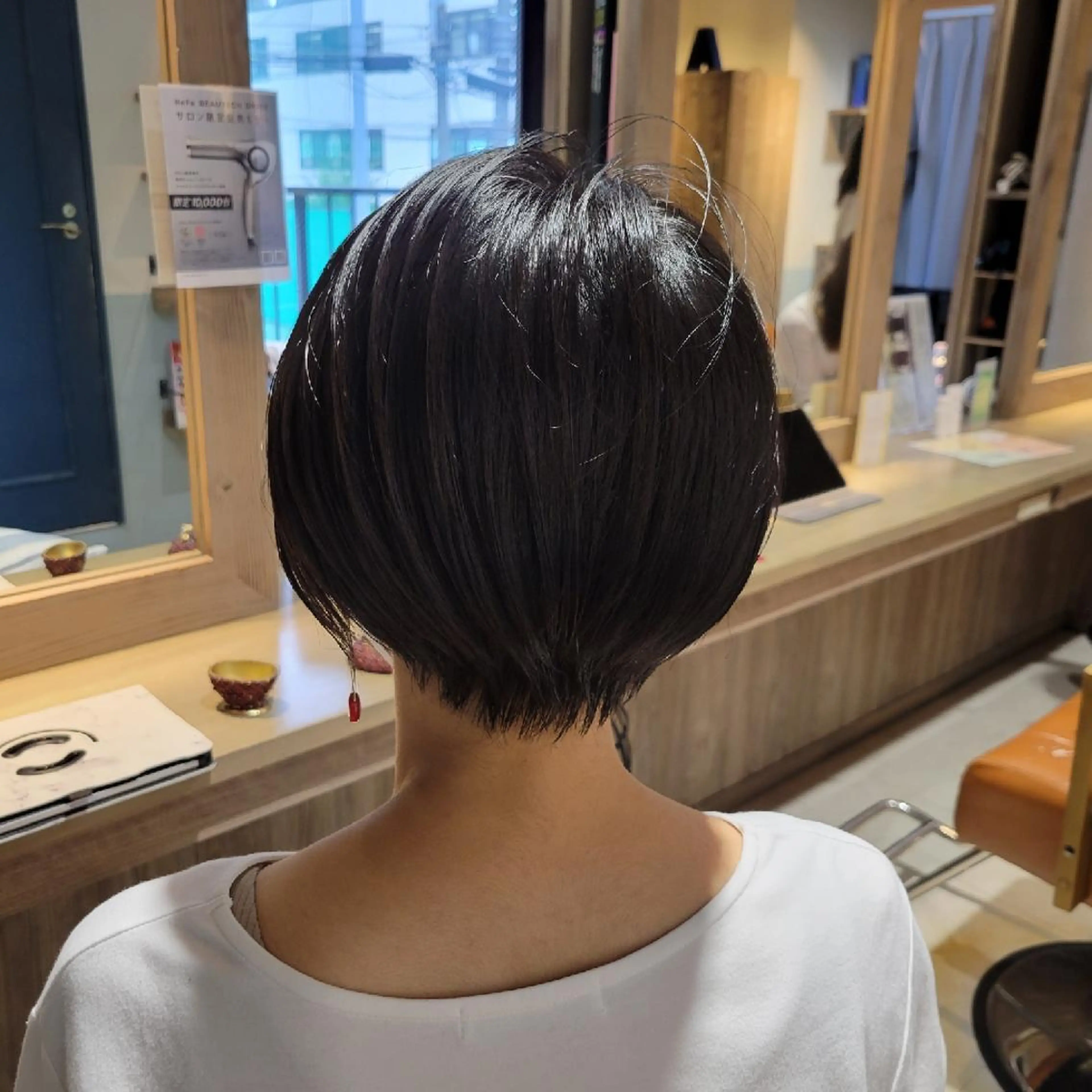 ショート カット alushe 岡 陽子のヘアスタイル