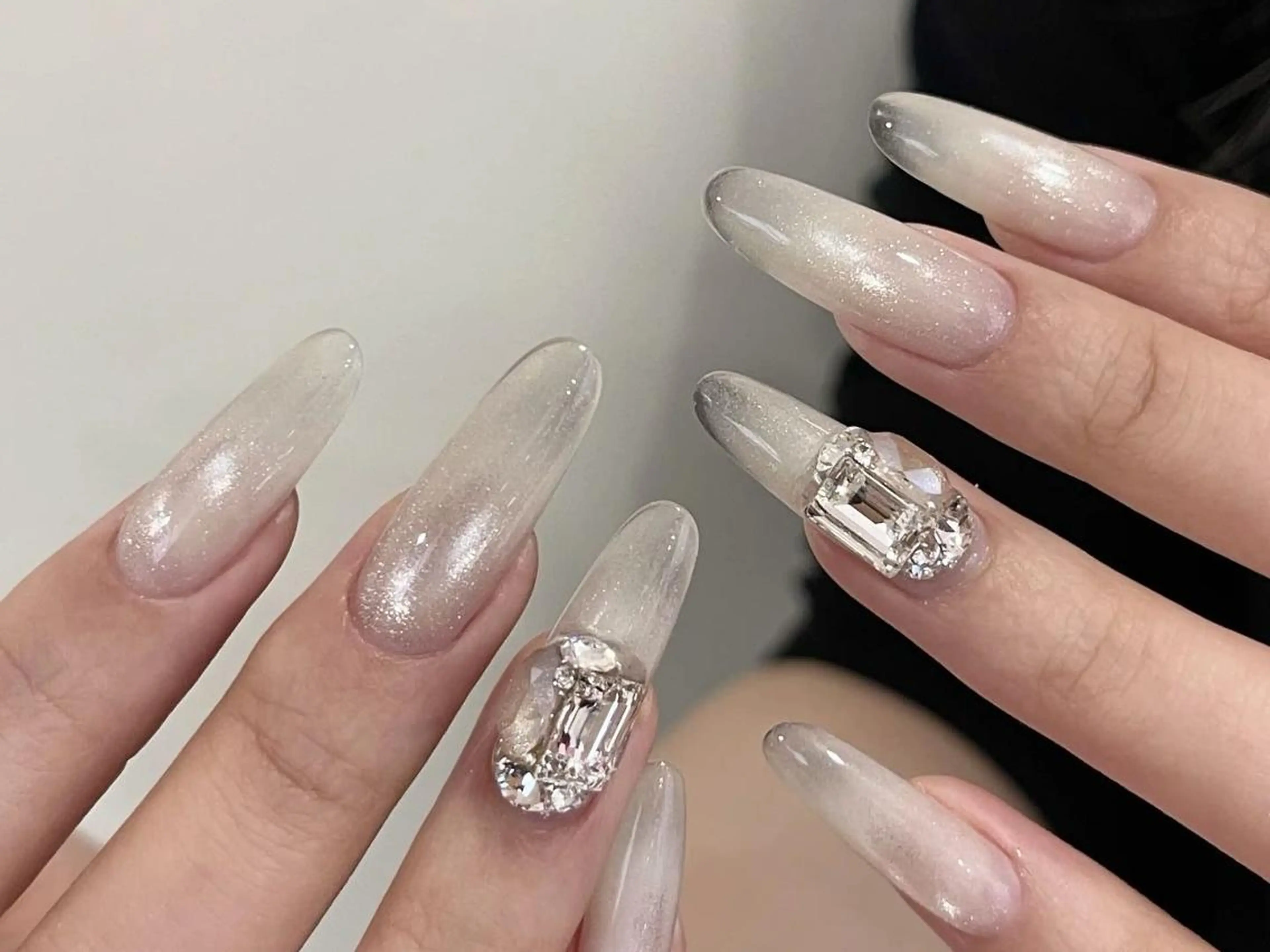 ネイル アートネイル ジェルネイル ゴージャス グラデーション ロングネイル ハンドネイル ハンドケア Queening 🦋のネイルデザイン