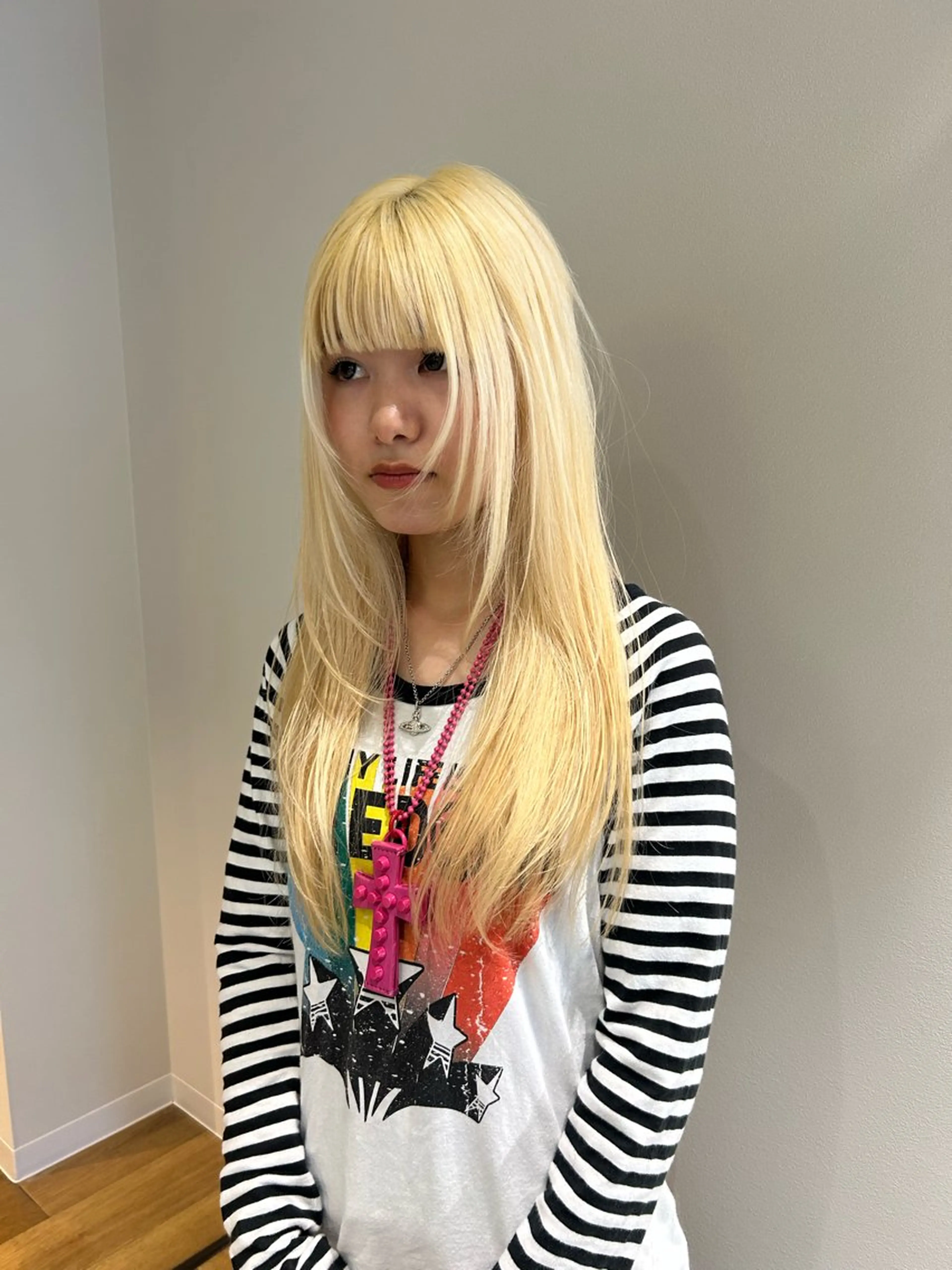 ロング カラー 抜きっぱなしブロンド ブロンド ヘアカラー パーマ/レイヤー ケンショウのヘアスタイル