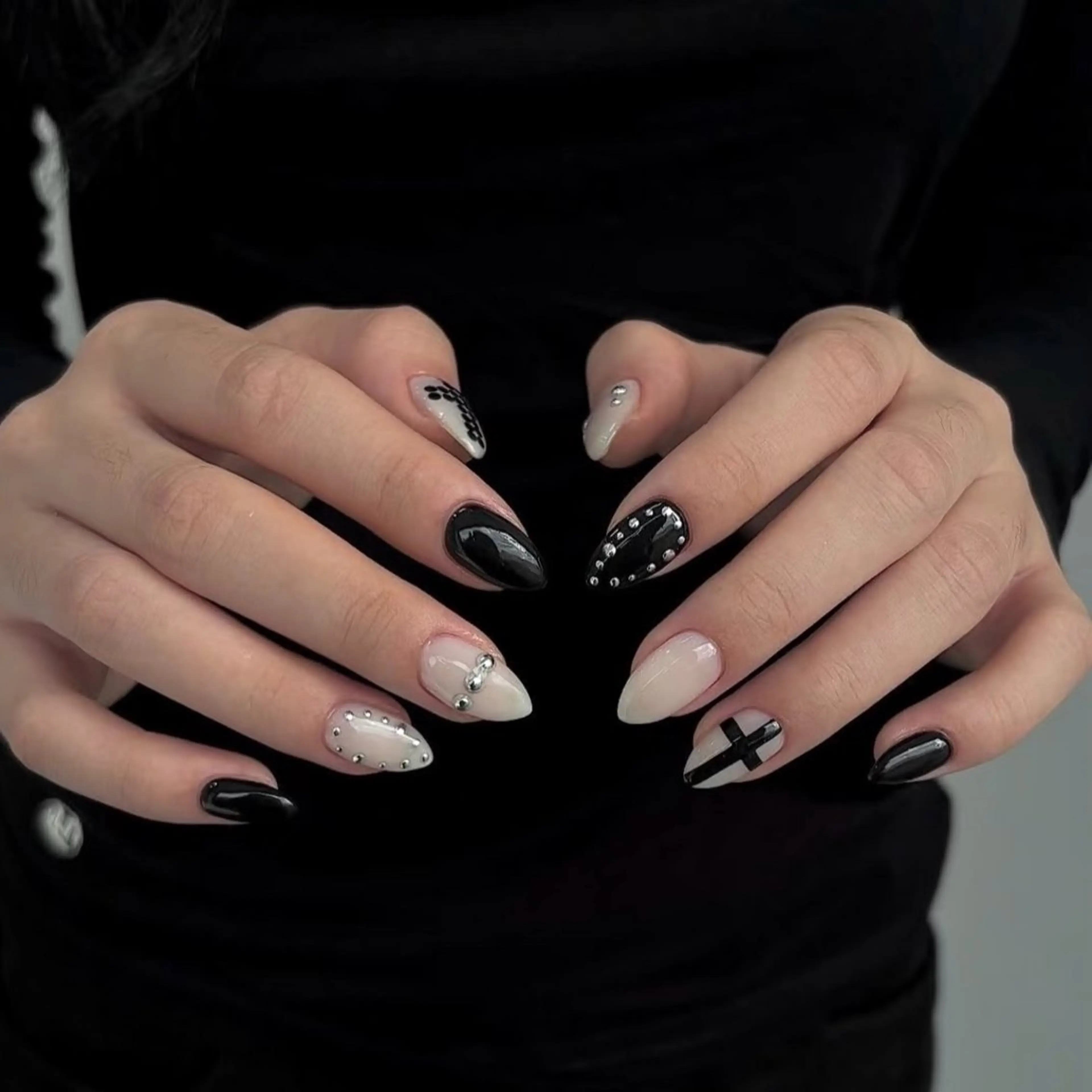 ネイル オーロラネイル 長さ出し フレンチネイル ジェルネイル ガラスフレンチ ハンドネイル Rela・S NAILのネイルデザイン