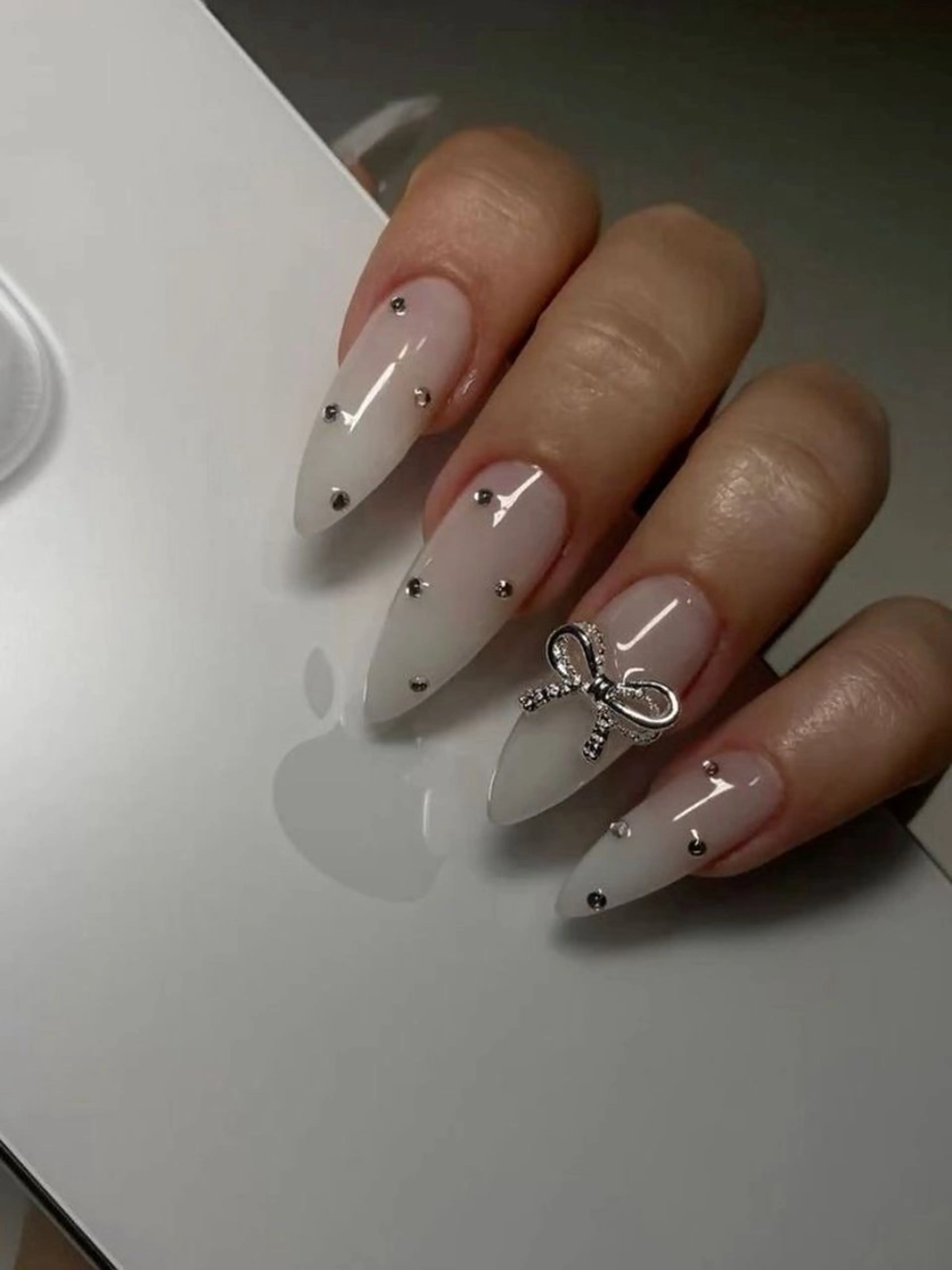 ネイル フレンチネイル キラキラネイル 韓国ネイル シンプルネイル ワンホンネイル ハンドネイル MEI Nailのネイルデザイン