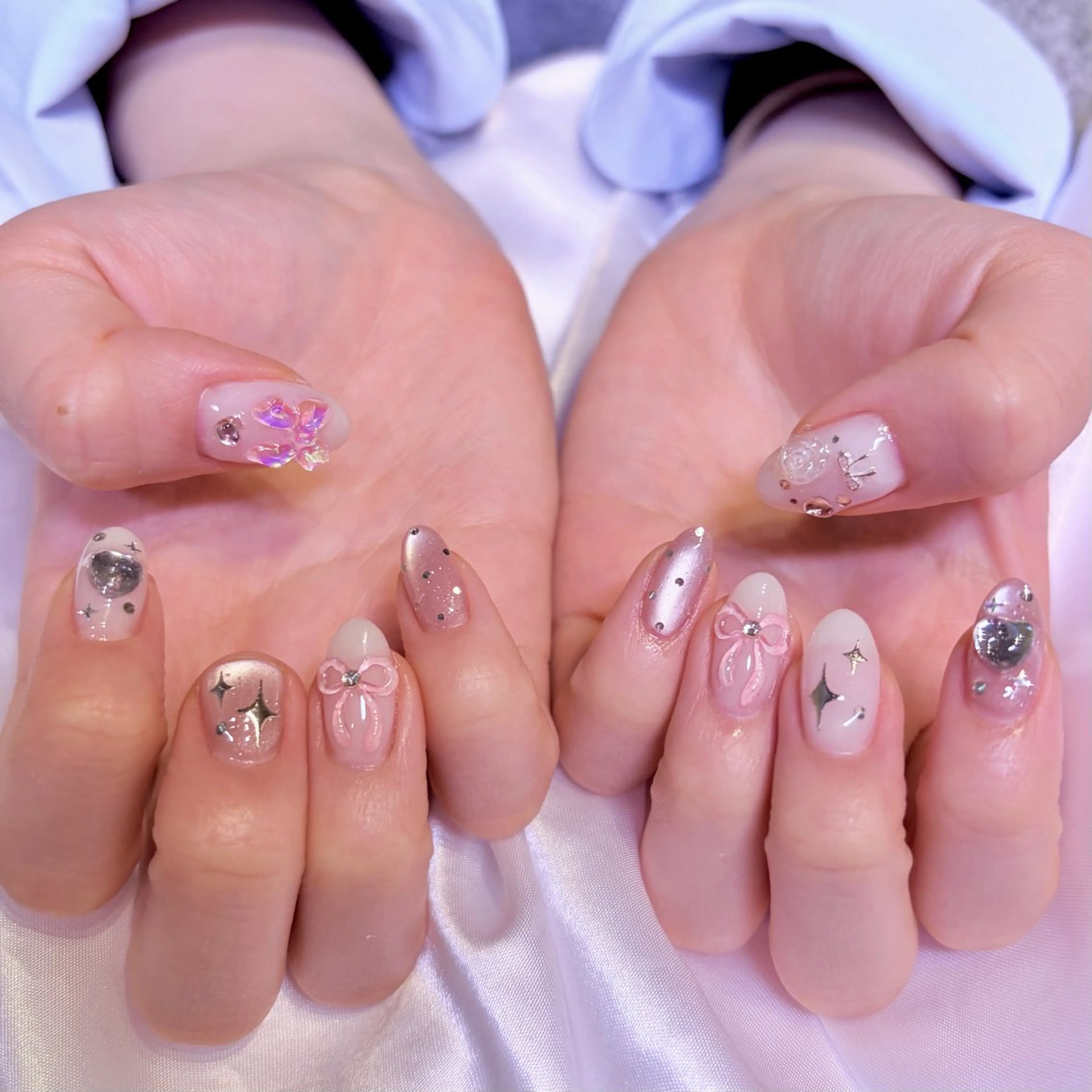 ネイル ガーリー キラキラネイル ハンドネイル nail salon e'mu💐のネイルデザイン