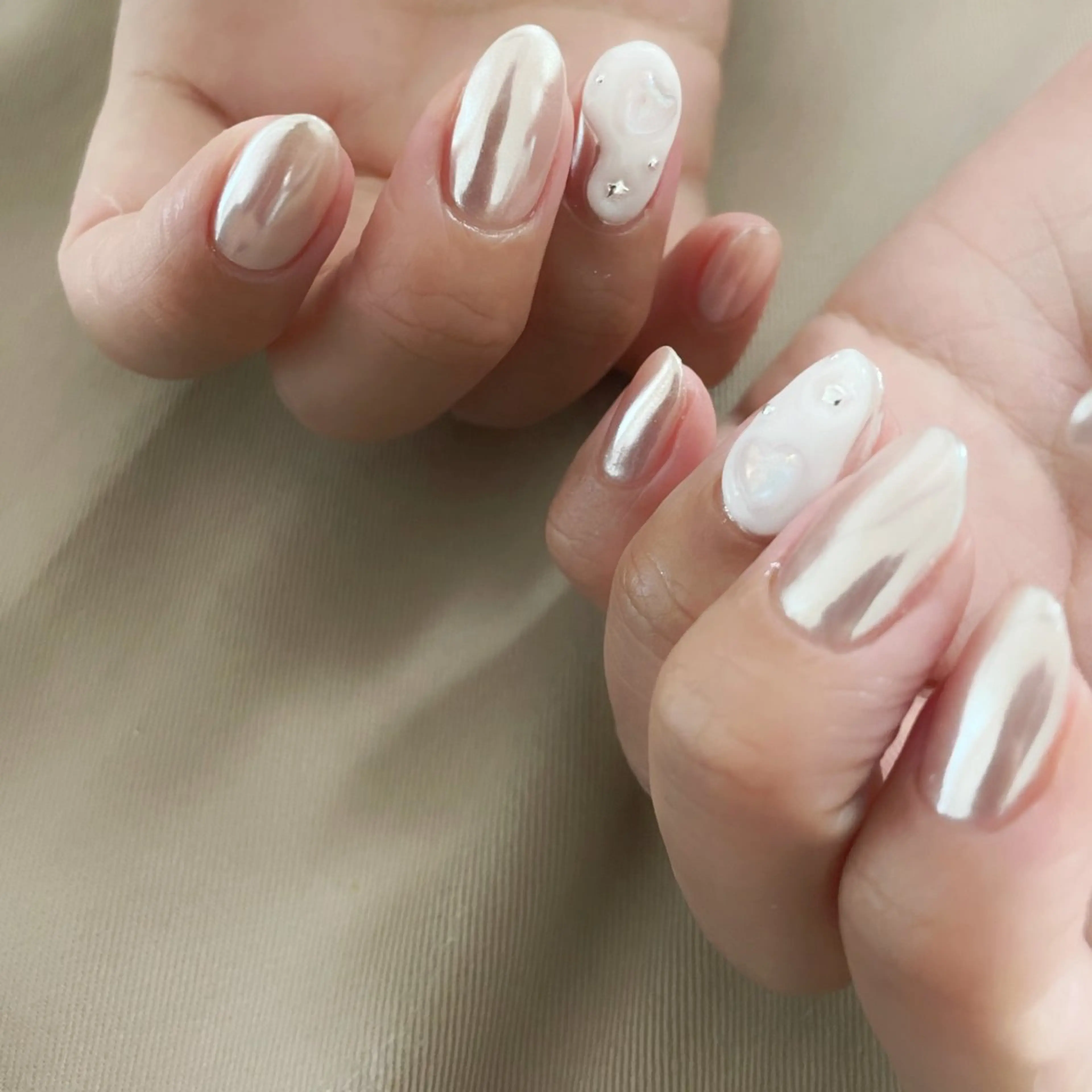 ネイル ハート ミラーネイル ぷっくりネイル nail 6.のネイルデザイン