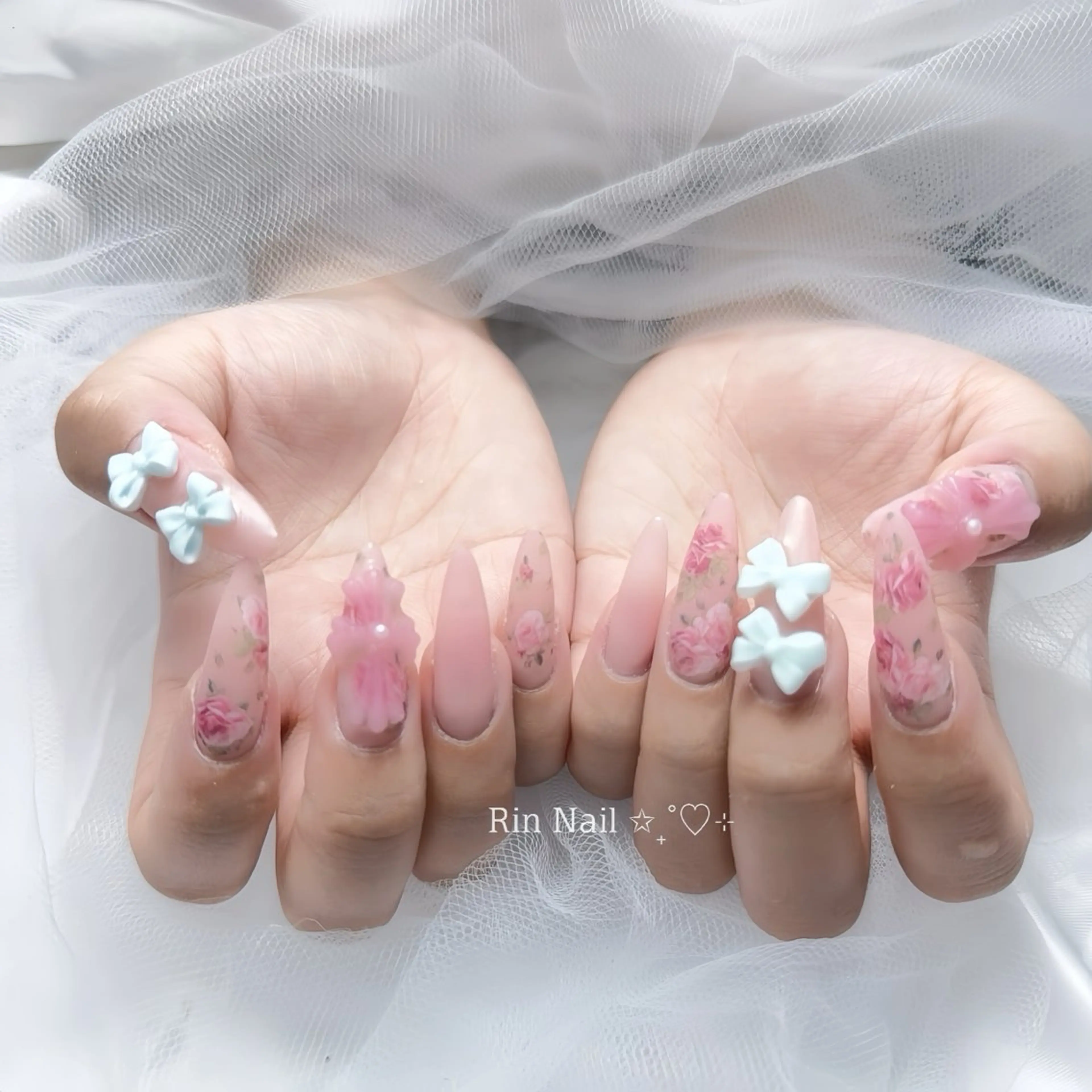 ネイル アートネイル チークネイル ジェルネイル ロングネイル マグネットネイル ハンドネイル Rin Nail 新大久保店のネイルデザイン