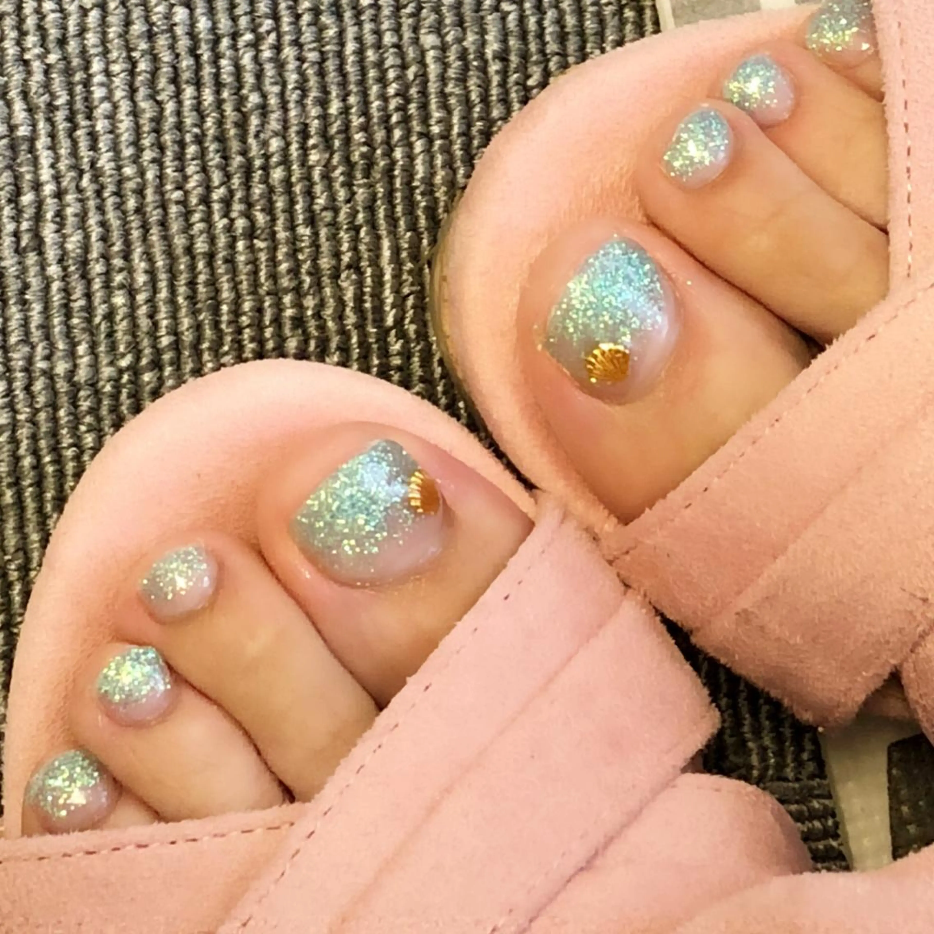 ネイル フットネイル グラデーション ラメ(グリッター) ラメグラデーション KIREIE NAILSのネイルデザイン