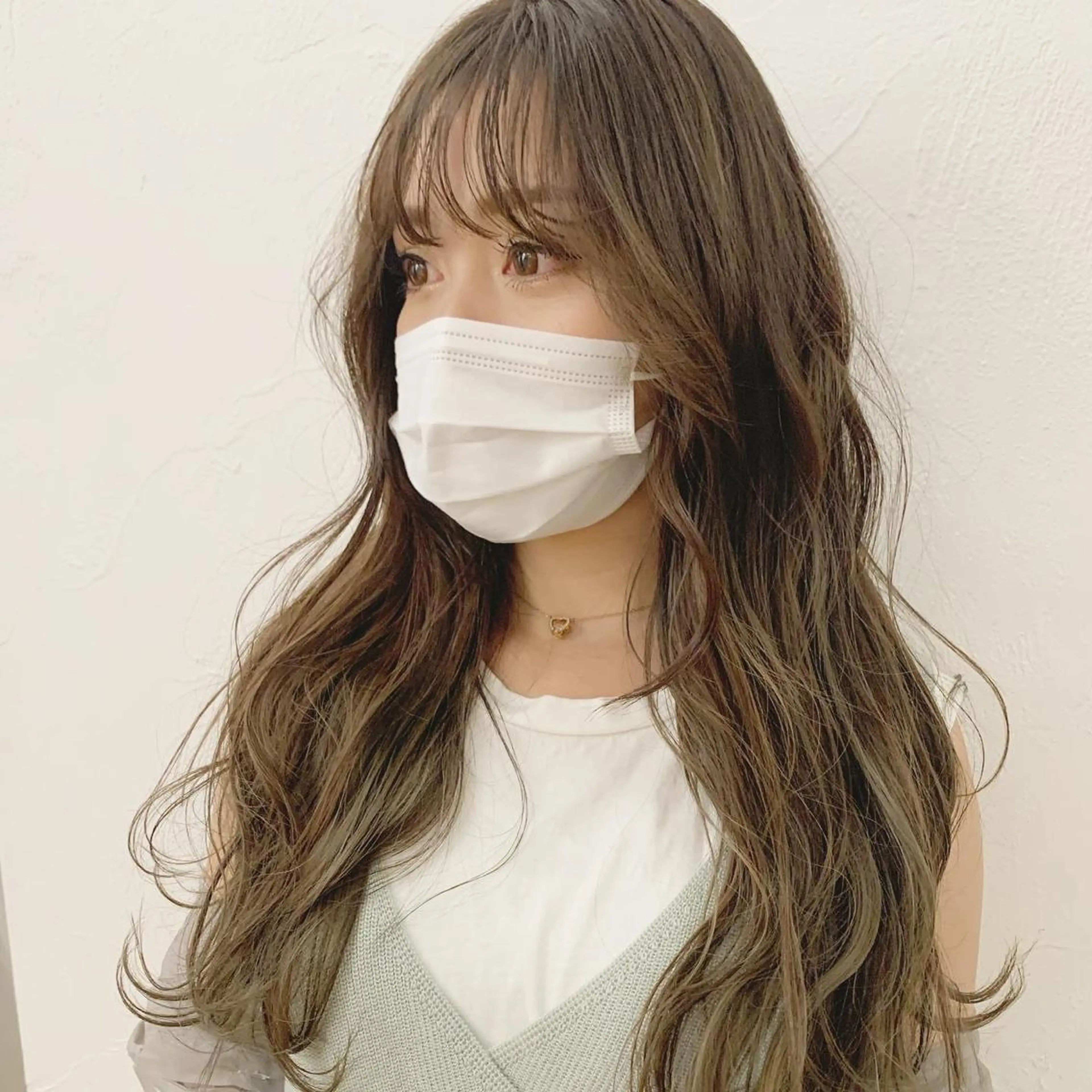 ロング カラー ネイル カット ヘアカラー トリートメント ハイトーンボブ 前田 表参道　グレージュのヘアスタイル