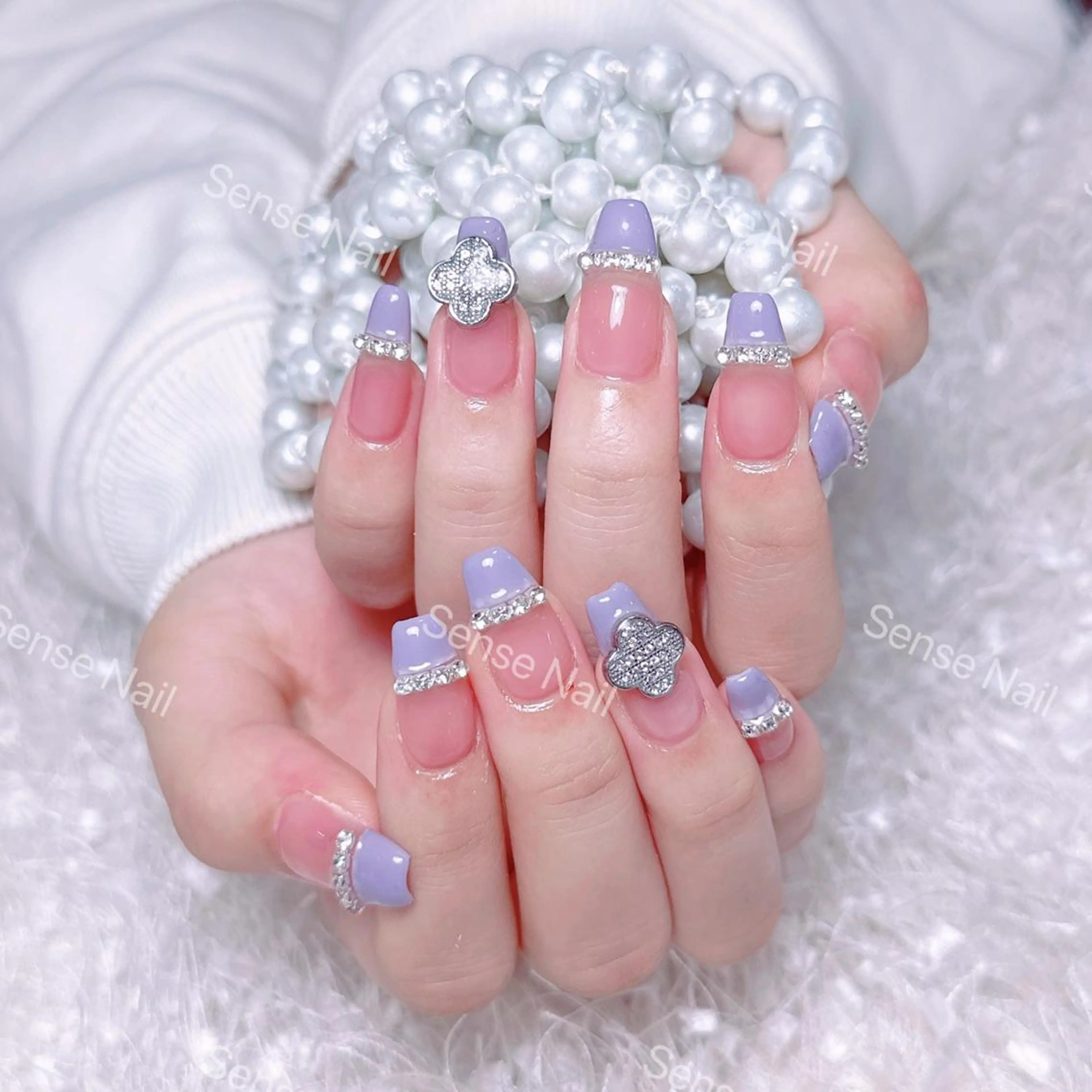 ネイル Queening 🦋のネイルデザイン