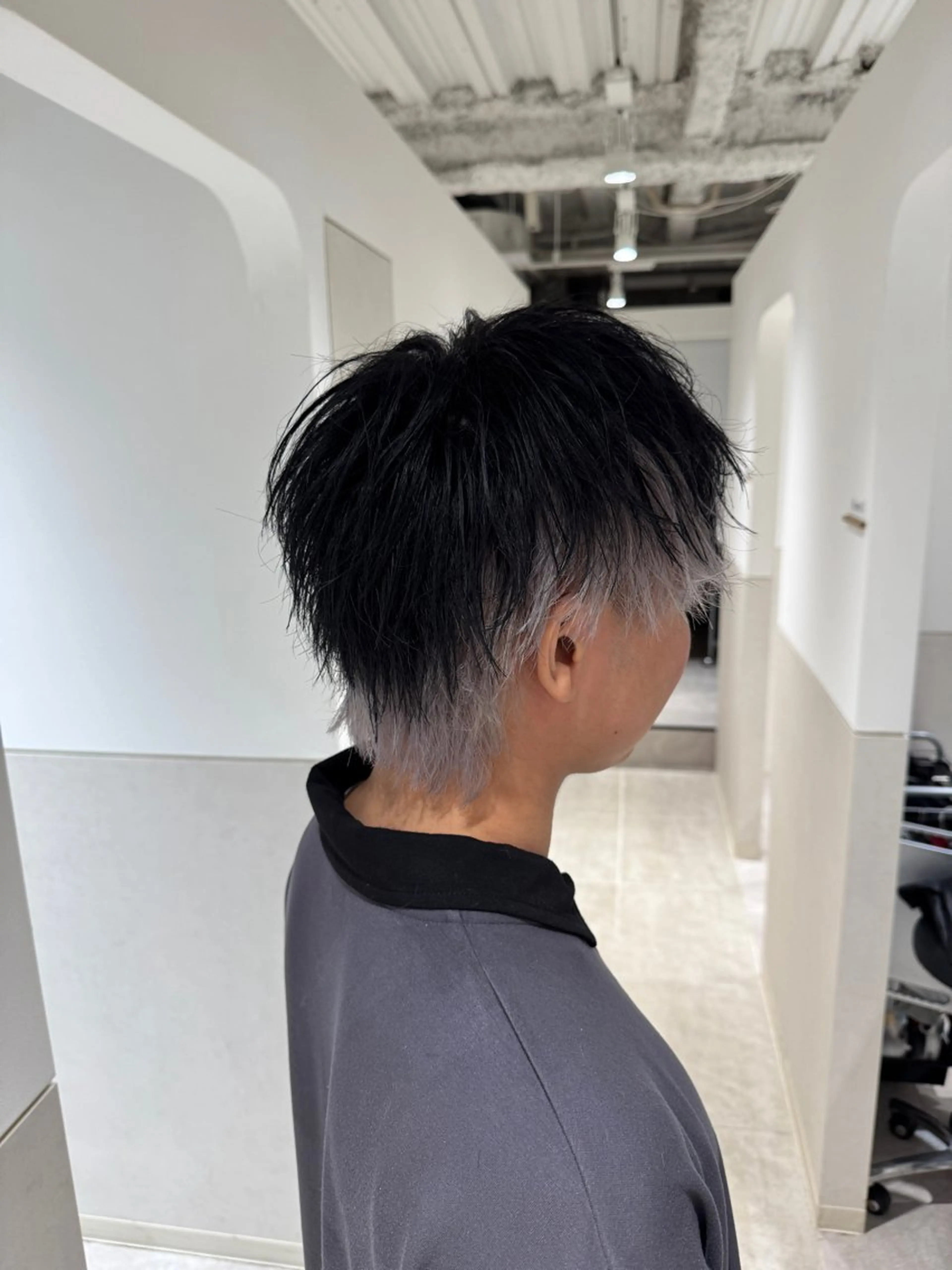 カラー メンズ メンズインナーカラー インナーカラー シルバー カット ヘアカラー メンズカラー指名率 1位🌈koikeのヘアスタイル