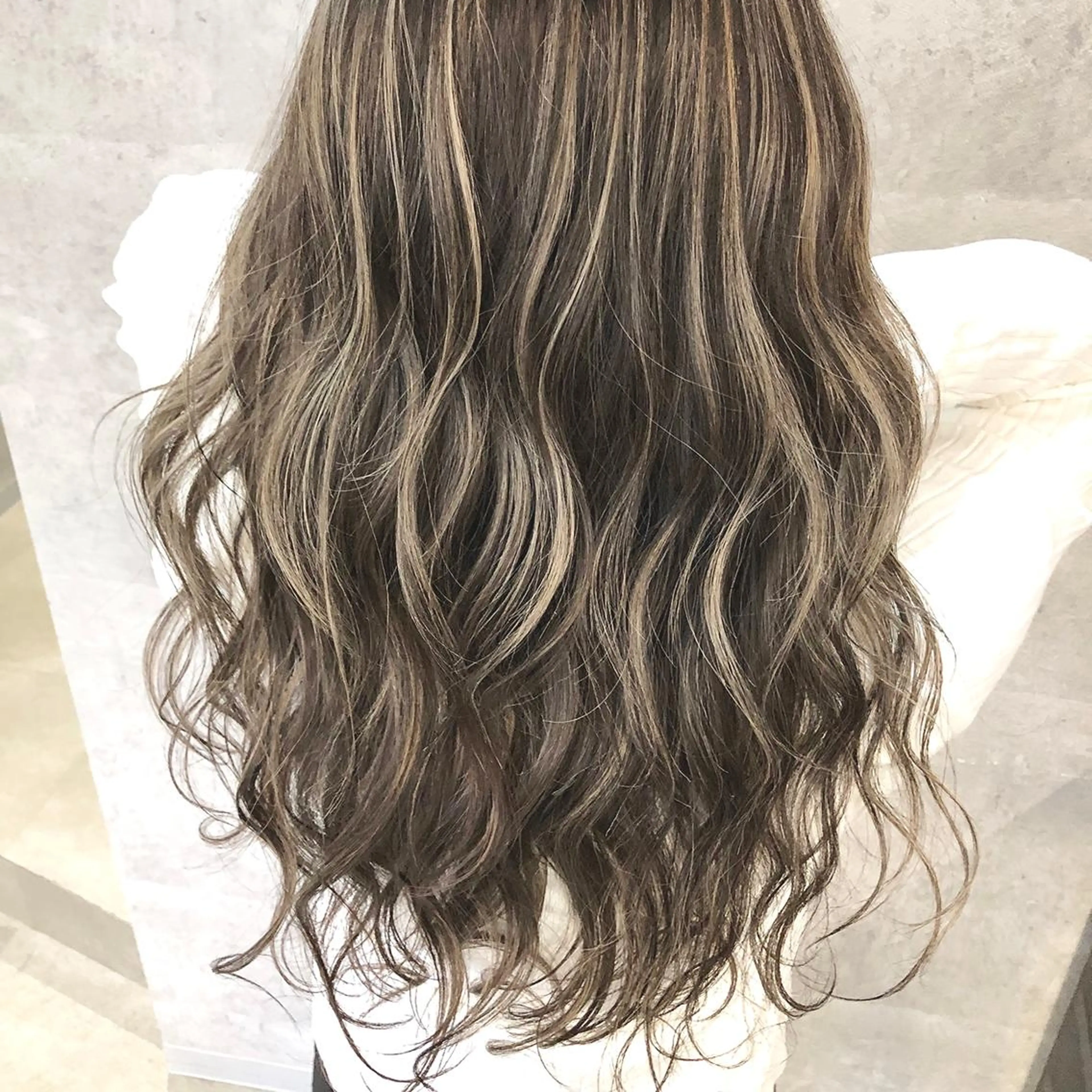 ロング カラー ハイライトカラー ハイライト ✨MiL✨ ✨心斎橋✨のヘアスタイル