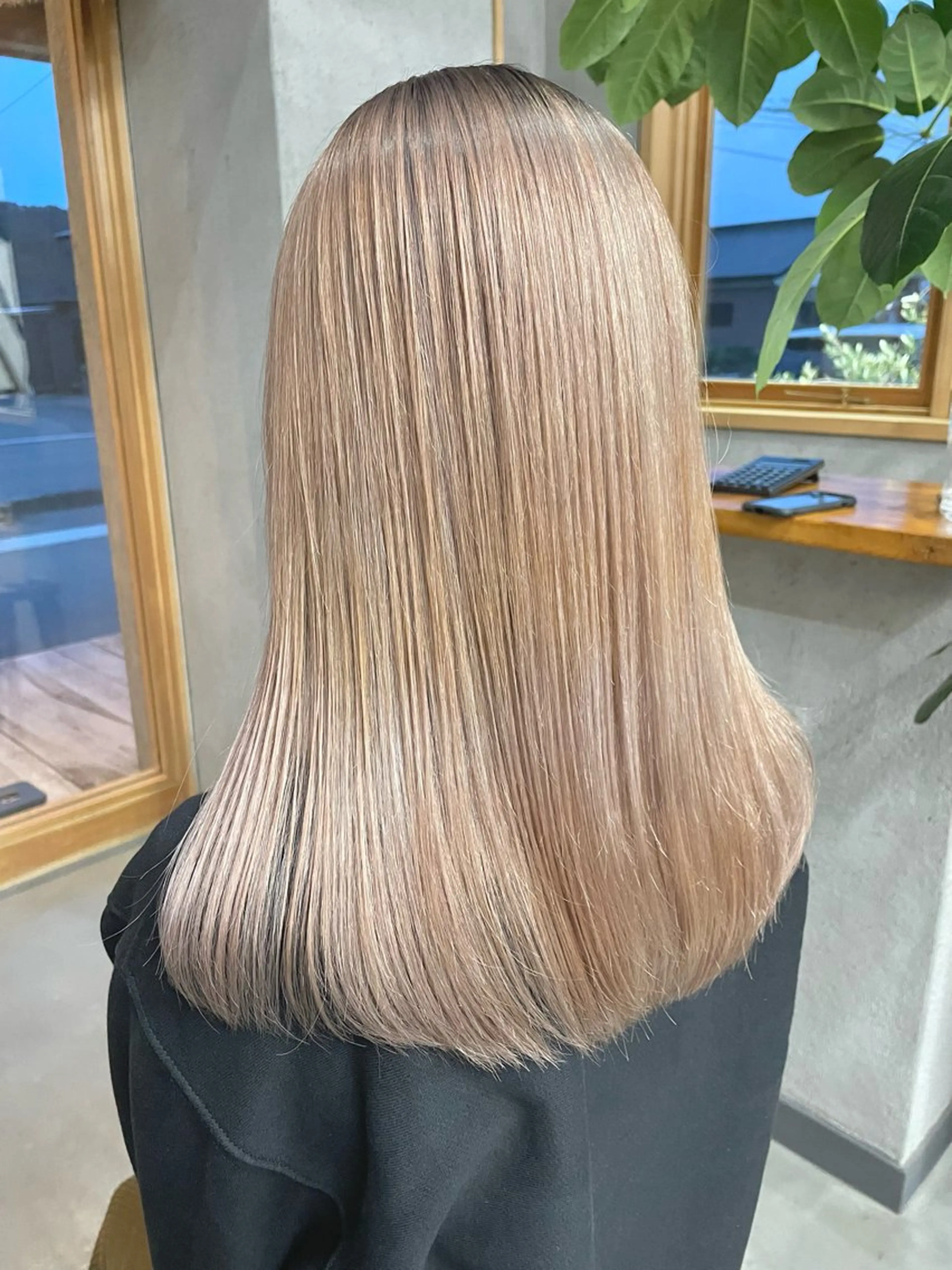 ロング カラー ブリーチ ブロンド ヘアカラー ヘッドスパ 岡田 真綾のヘアスタイル