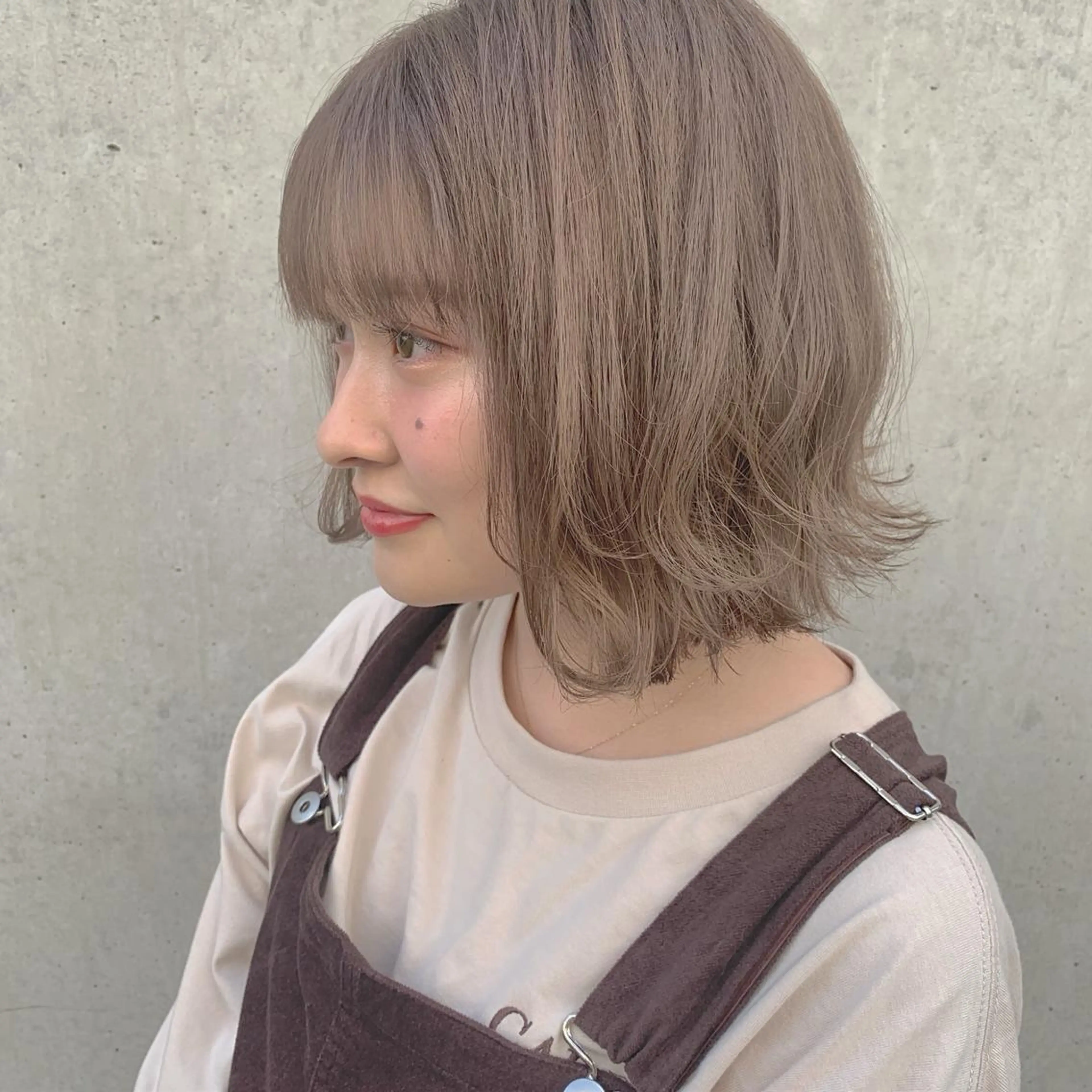 ショート カラー ベージュカラー ブリーチ ミルクティーベージュ HARUKA ⭐️モデル募集中⭐️のヘアスタイル