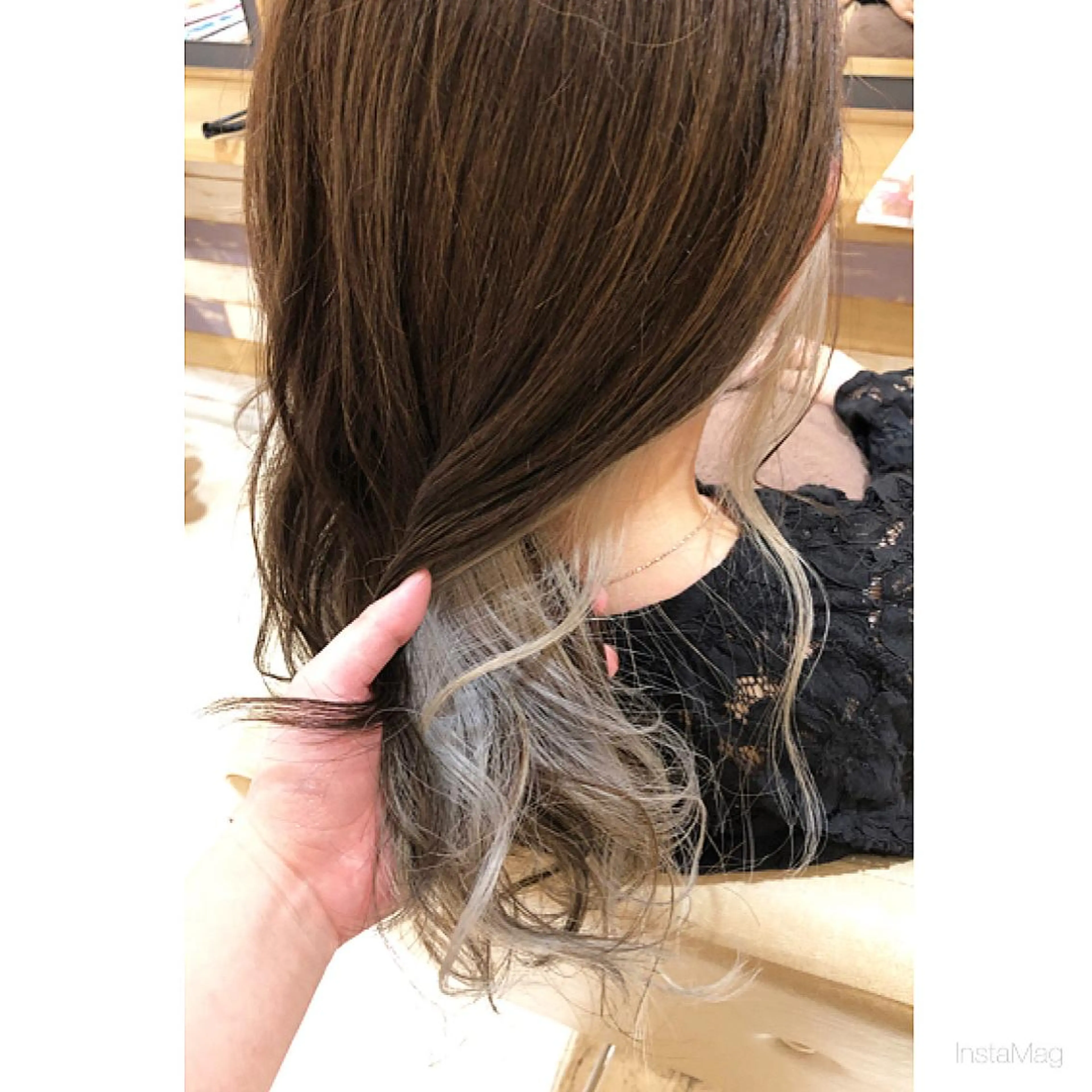 ロング カラー インナーカラー シルバー ホワイトシルバー ヘアカラー 岩間 香純のヘアスタイル