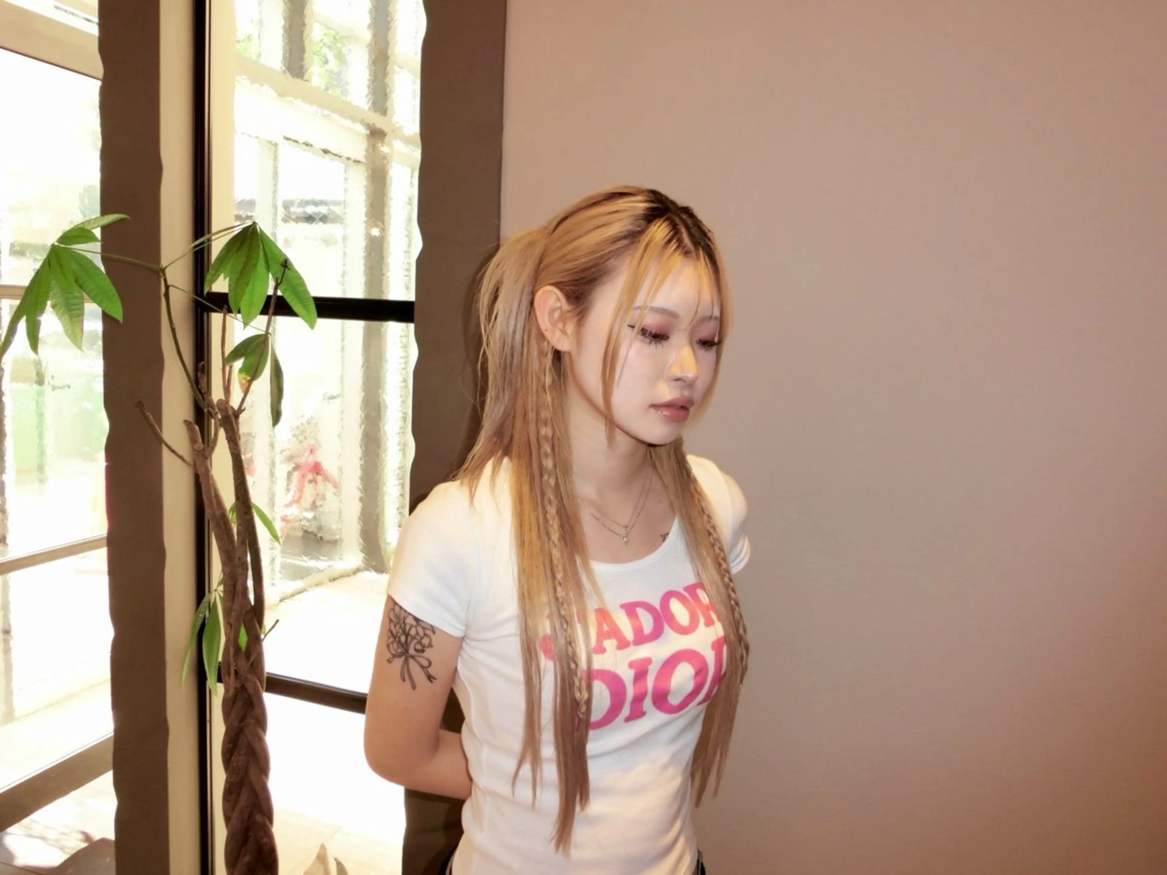 ロング 透け感オリーブ/レイ ヤーカット/KaHoのヘアスタイル