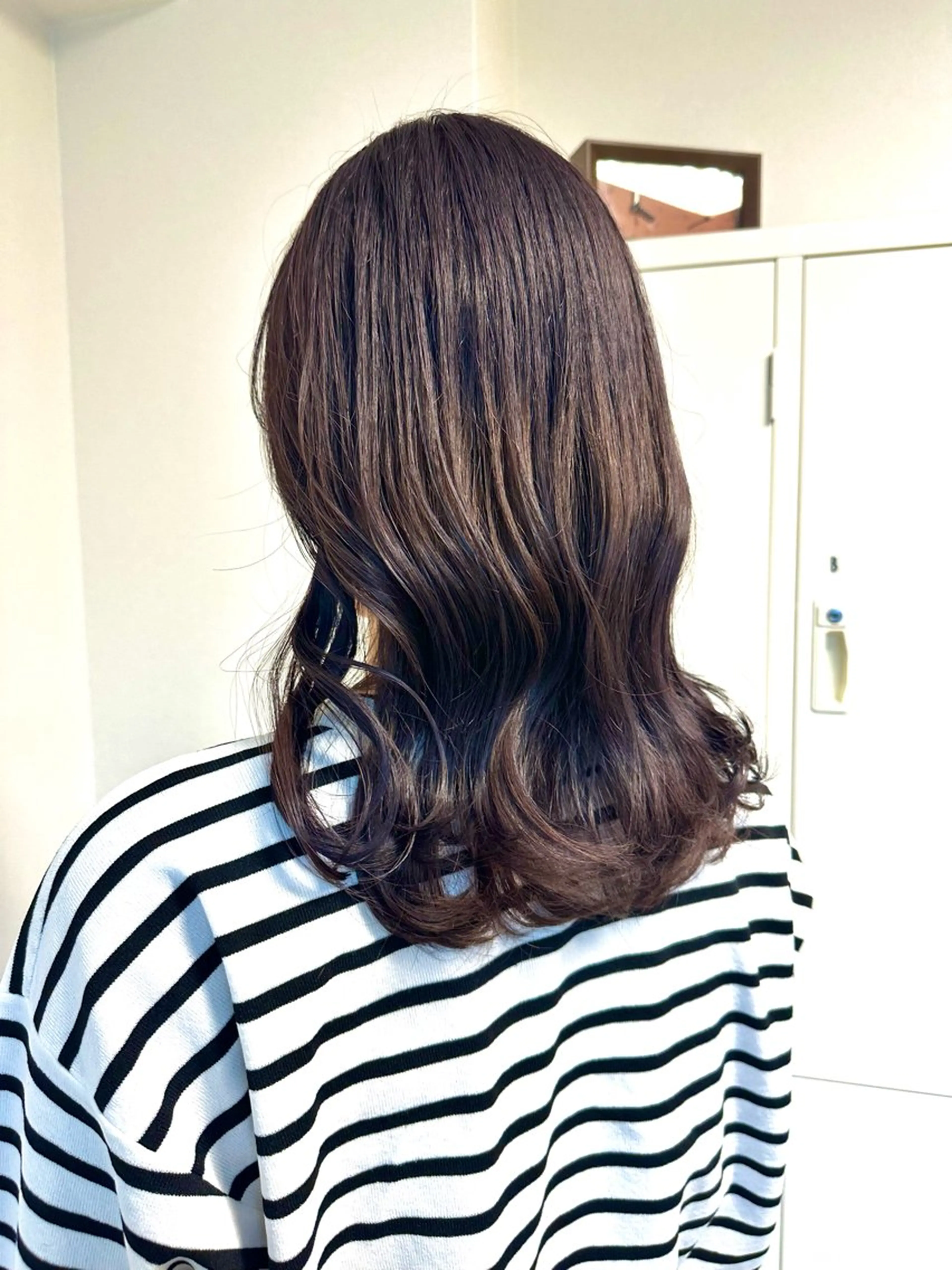 ミディアム カラー ブリーチ ケアブリーチ カシス 透明感カラー グレージュ いけだ　ひかり ハイライトくびれヘアのヘアスタイル