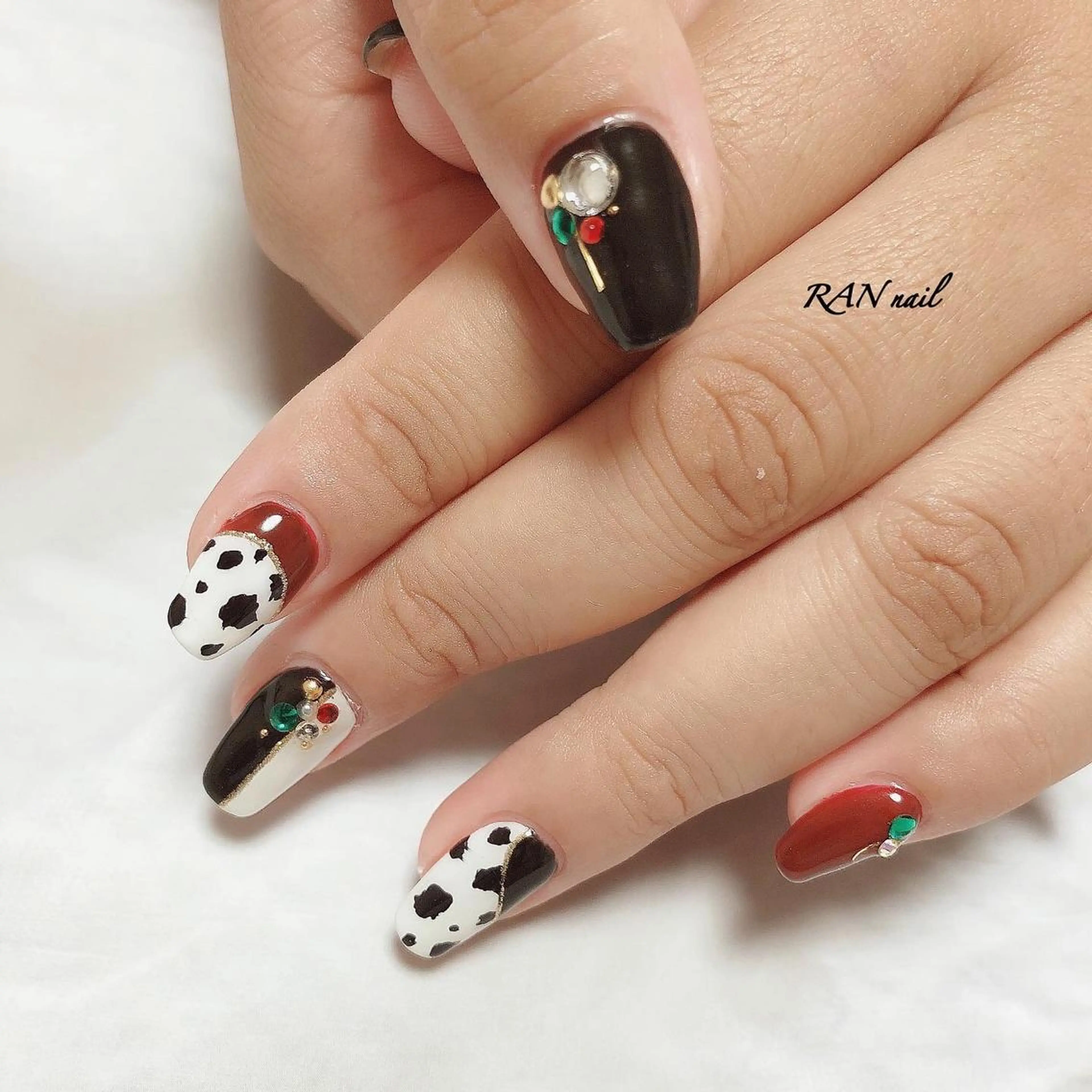 ネイル ジェルネイル ゴールド グリーン オフィスネイル 赤色 RAN nailのネイルデザイン